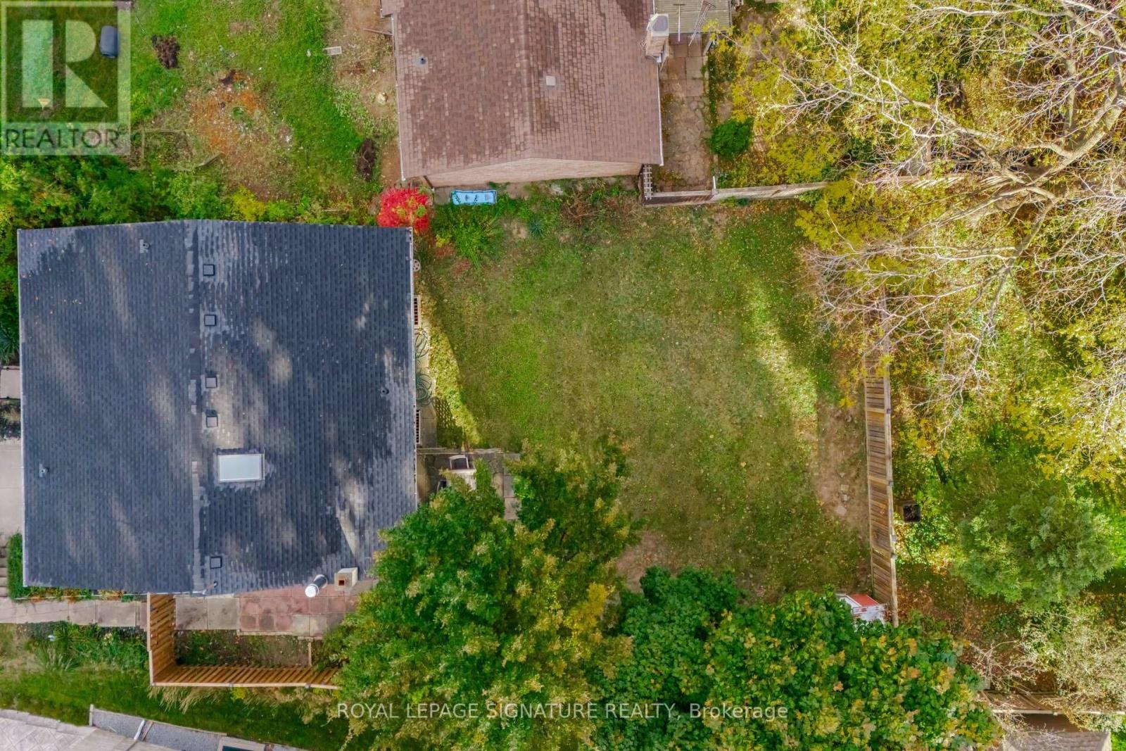 2557 Mindemoya Road, Mississauga, Ontario  L5C 2R1 - Photo 34 - W12130892