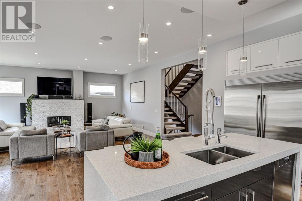 Property at 411 9 Street NE image 5