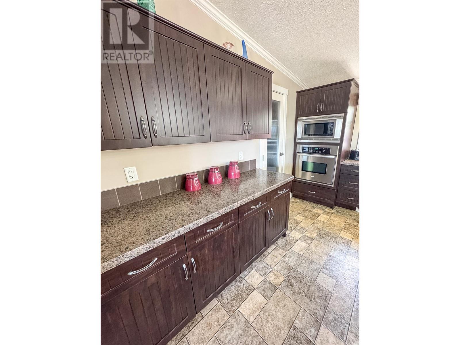 2247 17th Street S, Cranbrook, British Columbia  V1C 7A6 - Photo 7 - 10346033