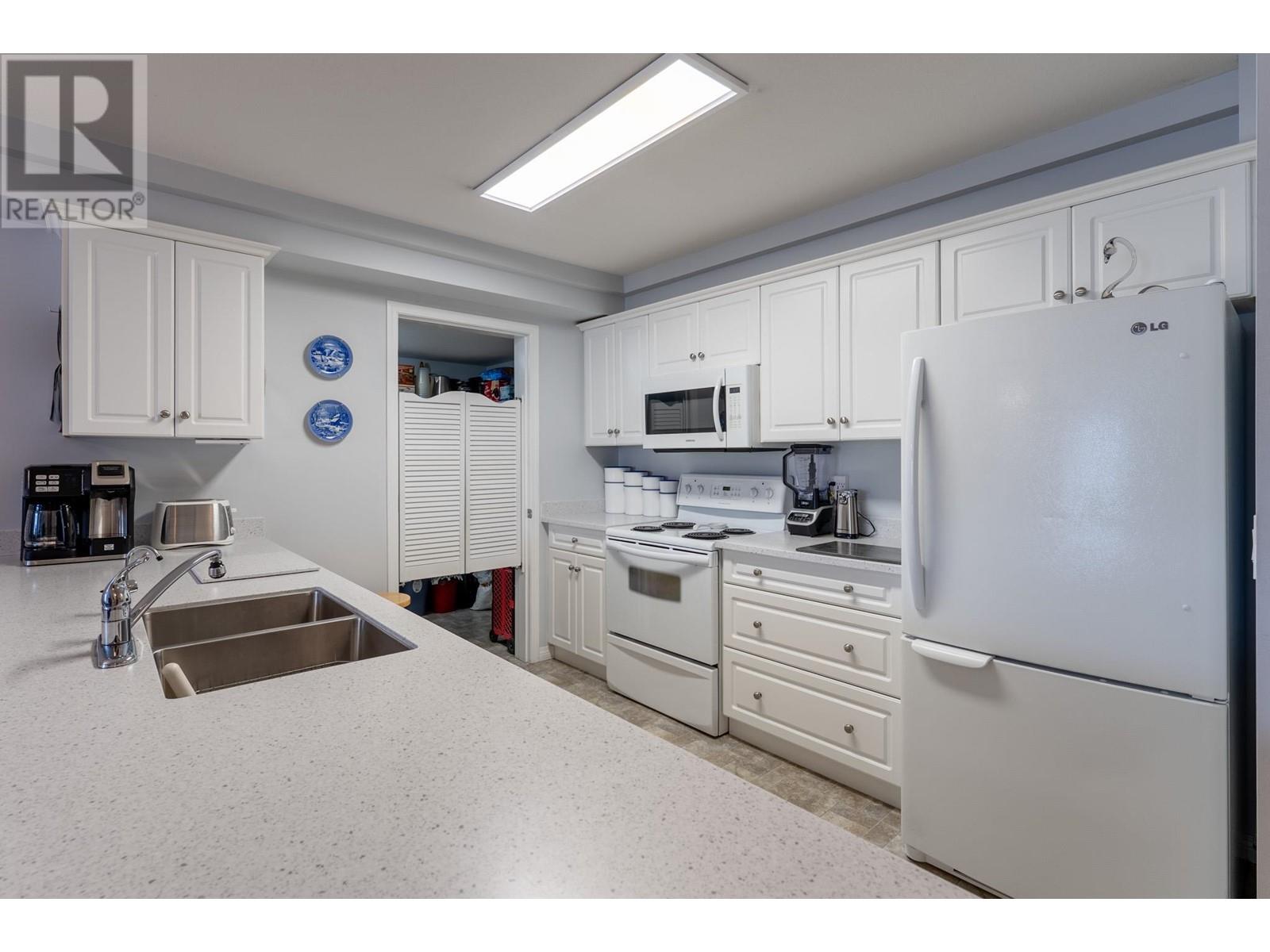 Property at 710 Rutland Road N Unit# 203 image 3