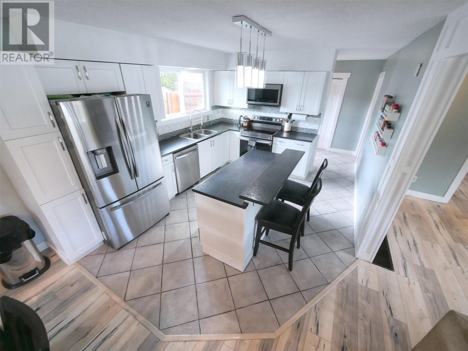 Property at 21 DUNCAN Avenue image 4
