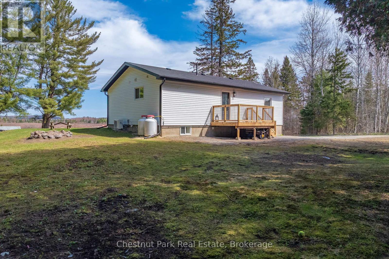 179 Rowanwood Road, Huntsville, Ontario  P0B 1M0 - Photo 37 - X12131127