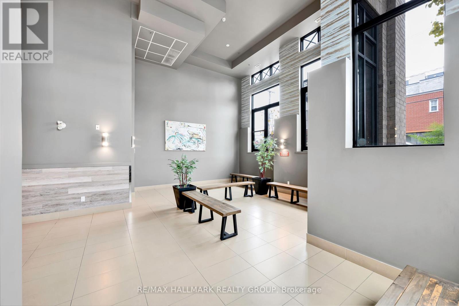 407 - 429 Kent Street, Ottawa, Ontario  K2P 1B5 - Photo 2 - X12131171