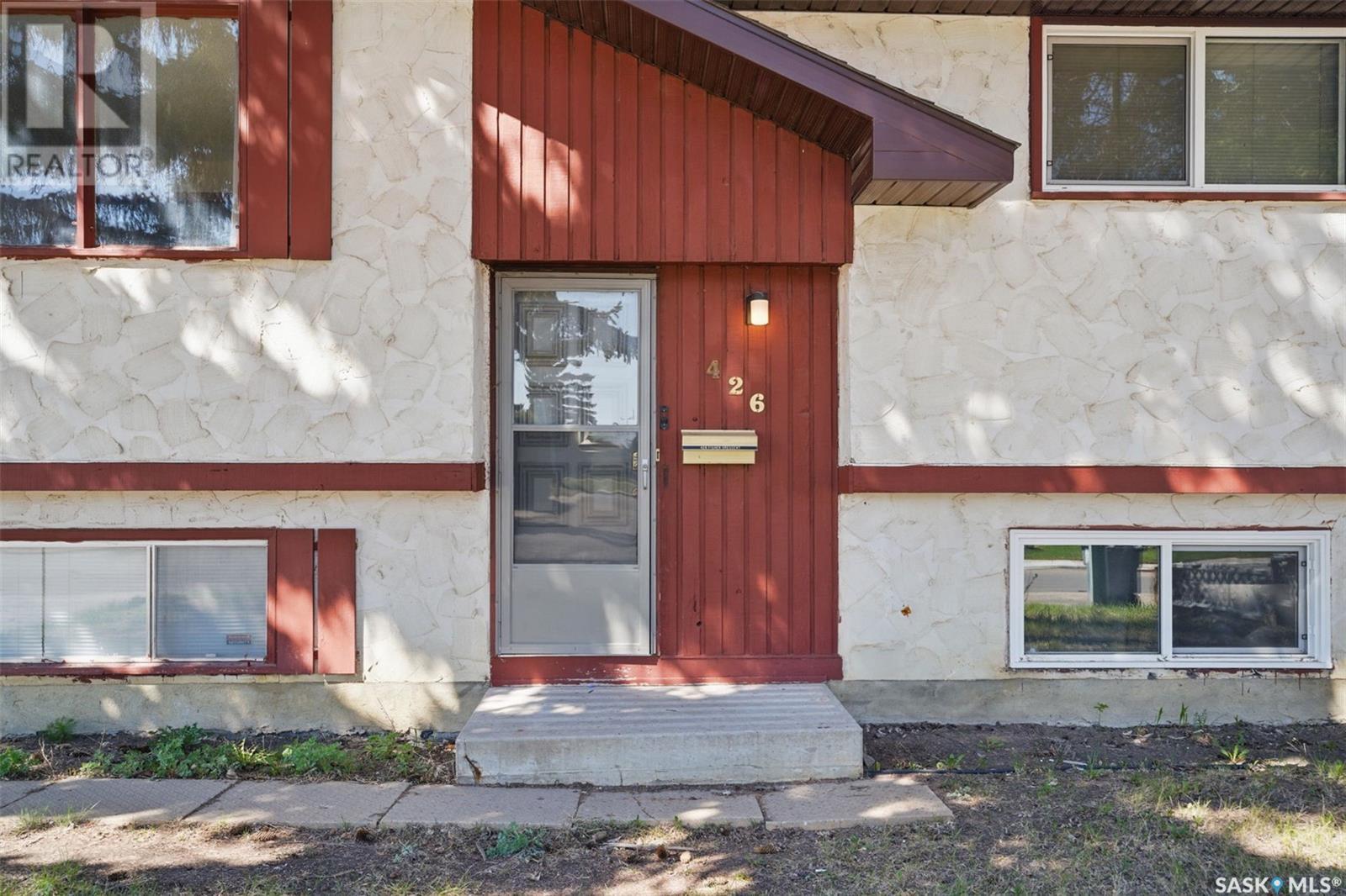 Property at 426 Fisher CRESCENT image 3