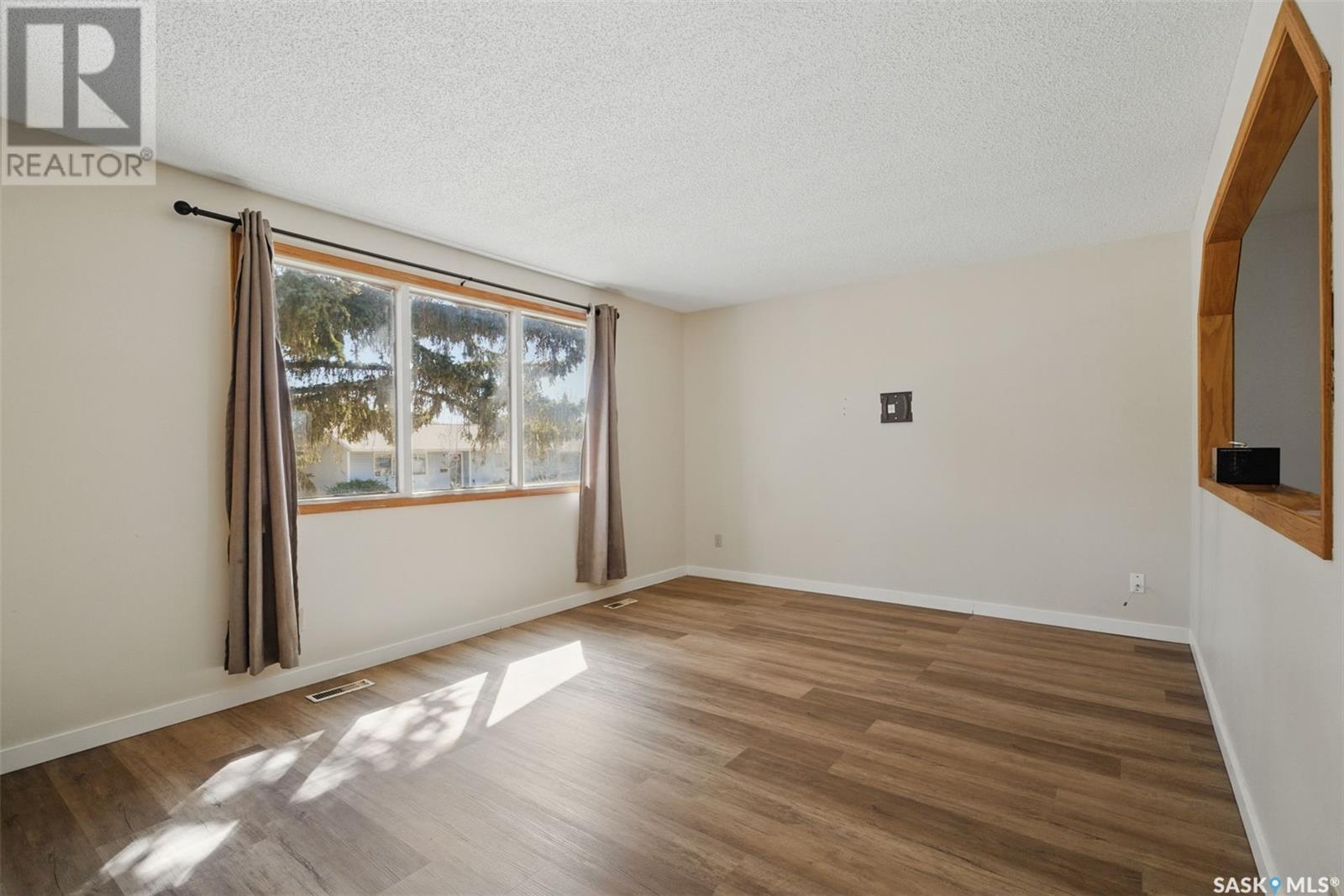 Property at 426 Fisher CRESCENT image 5