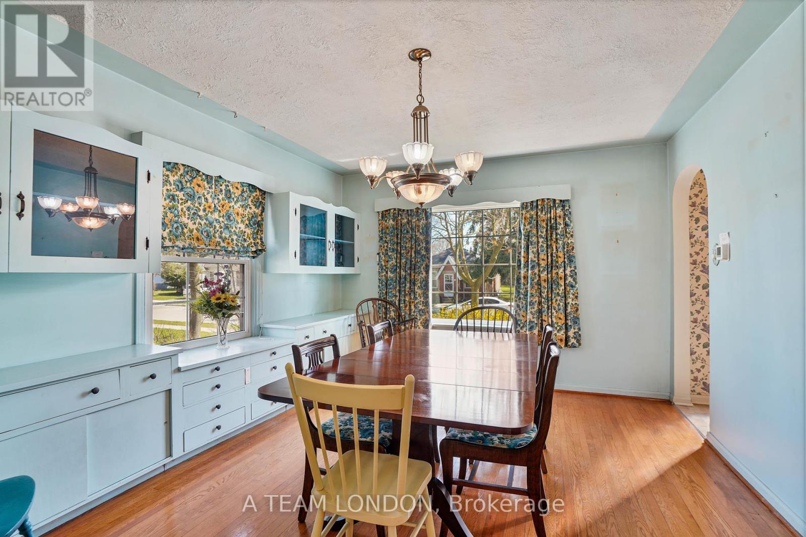 422 Chester Street, London South, Ontario  N6C 2J4 - Photo 13 - X12131142