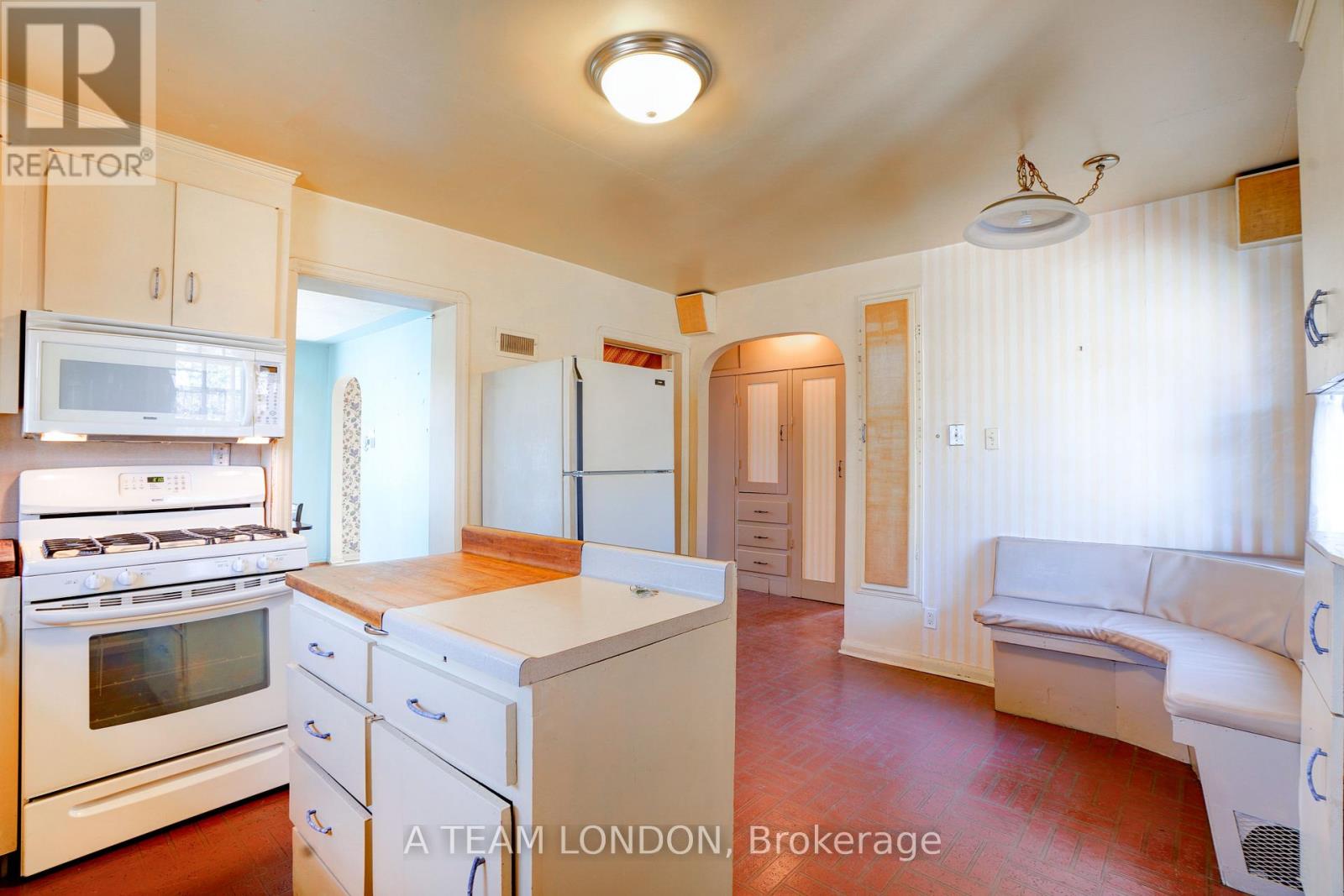 422 Chester Street, London South, Ontario  N6C 2J4 - Photo 15 - X12131142