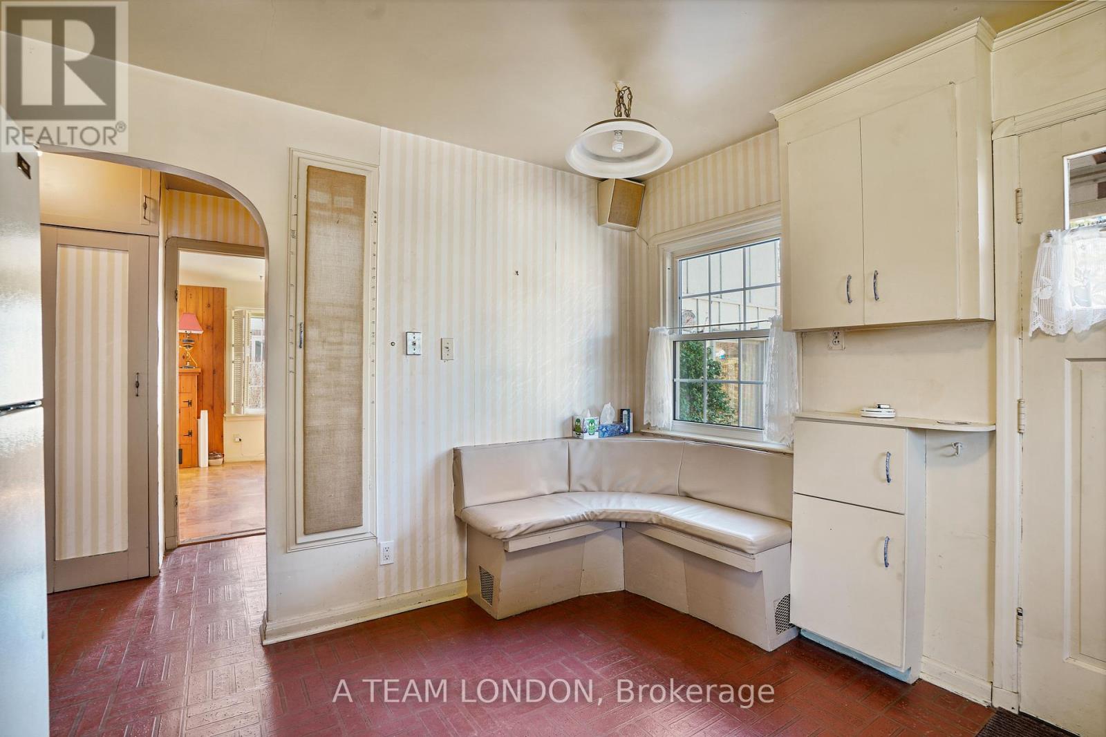 422 Chester Street, London South, Ontario  N6C 2J4 - Photo 16 - X12131142