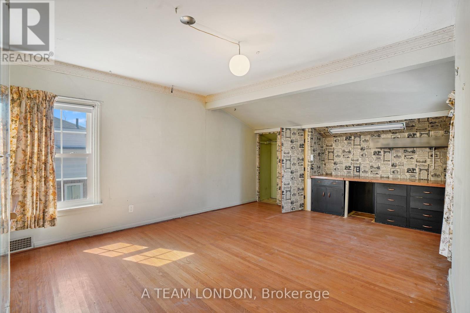 422 Chester Street, London South, Ontario  N6C 2J4 - Photo 22 - X12131142
