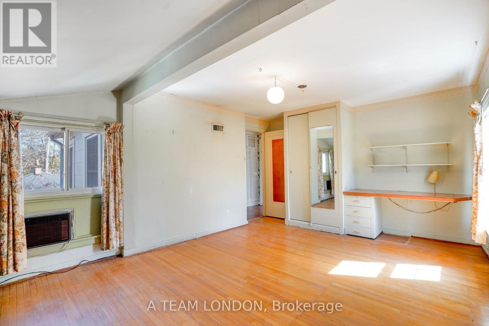422 Chester Street, London South, Ontario  N6C 2J4 - Photo 23 - X12131142