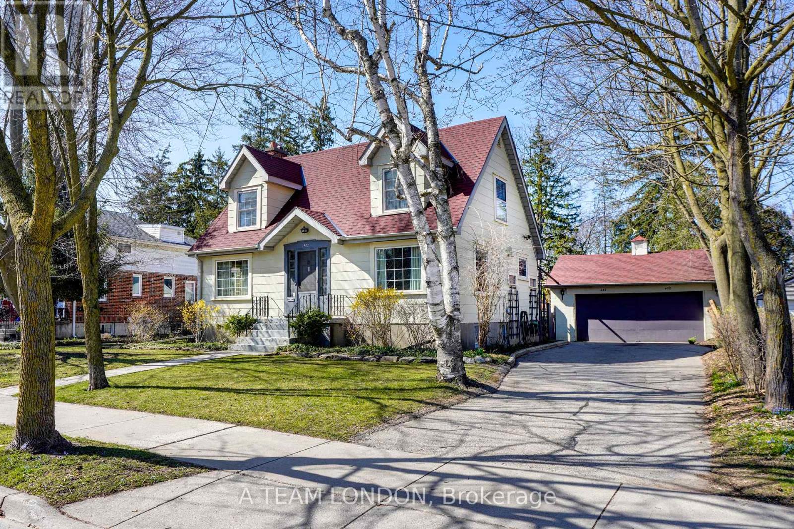 422 Chester Street, London South, Ontario  N6C 2J4 - Photo 4 - X12131142