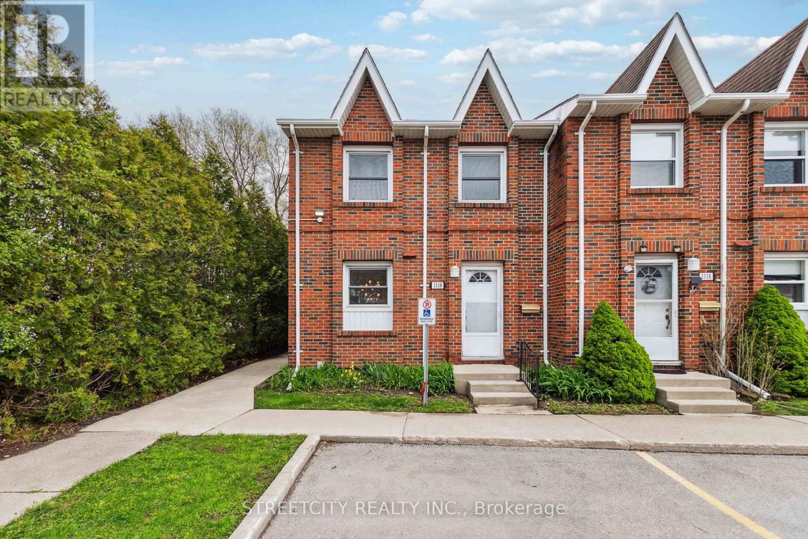 Property at 1118 SOUTHDALE ROAD E image 2