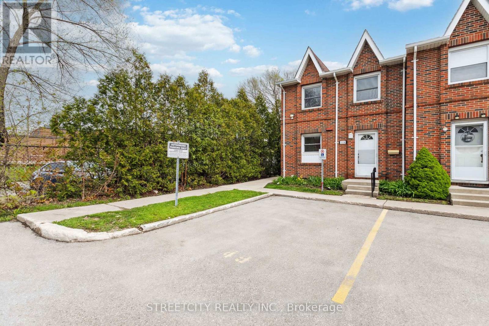 Property at 1118 SOUTHDALE ROAD E image 3