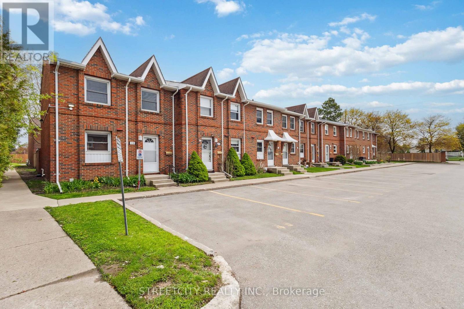 Property at 1118 SOUTHDALE ROAD E image 4