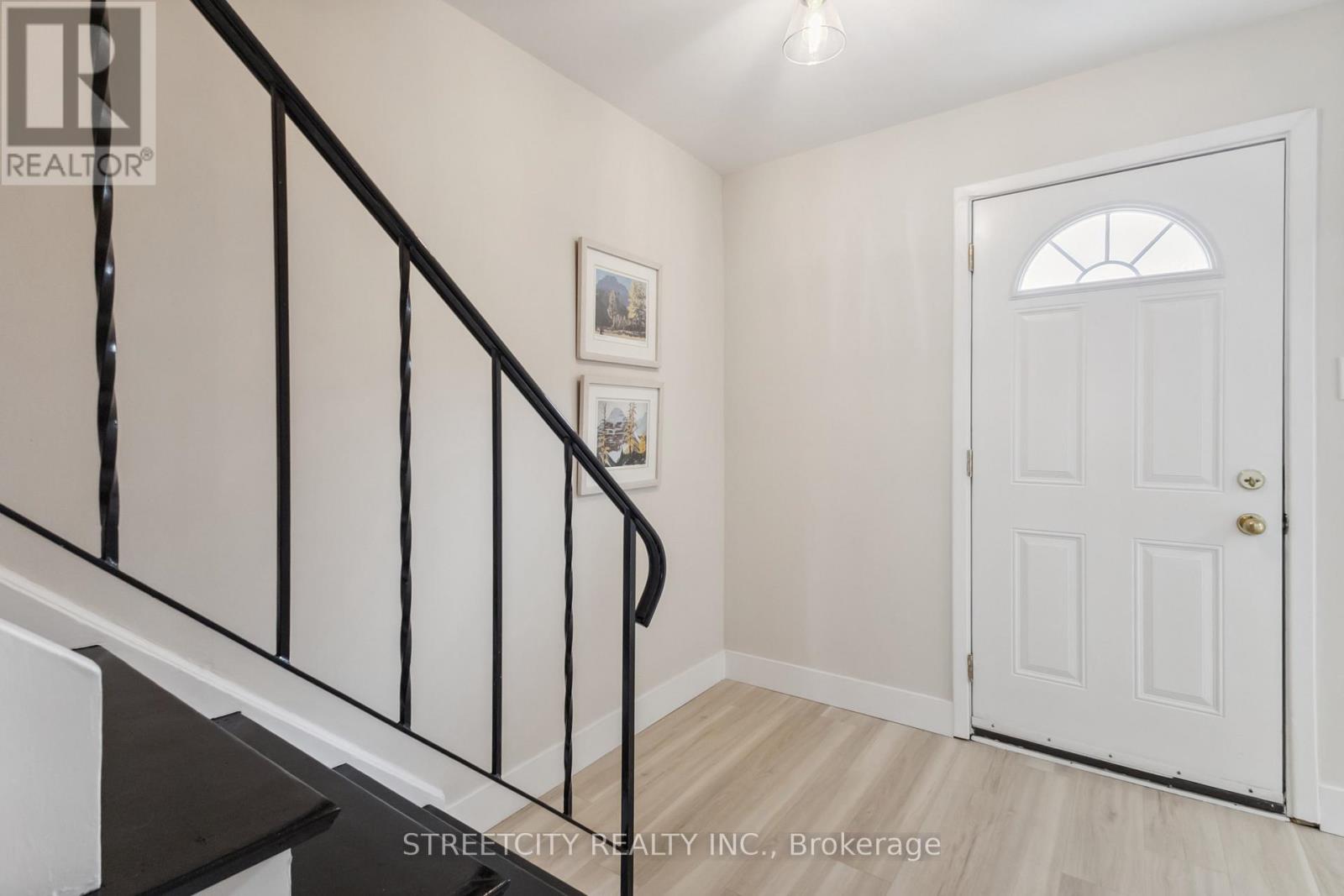 Property at 1118 SOUTHDALE ROAD E image 5