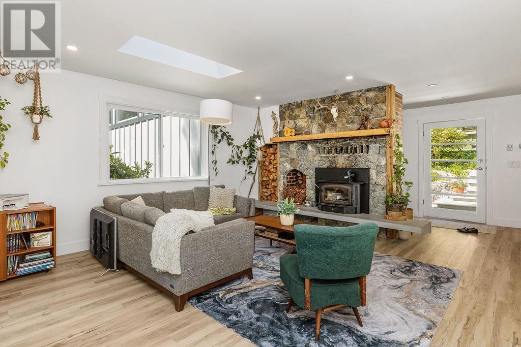 Property at 1544 HENDERSON AVENUE image 5