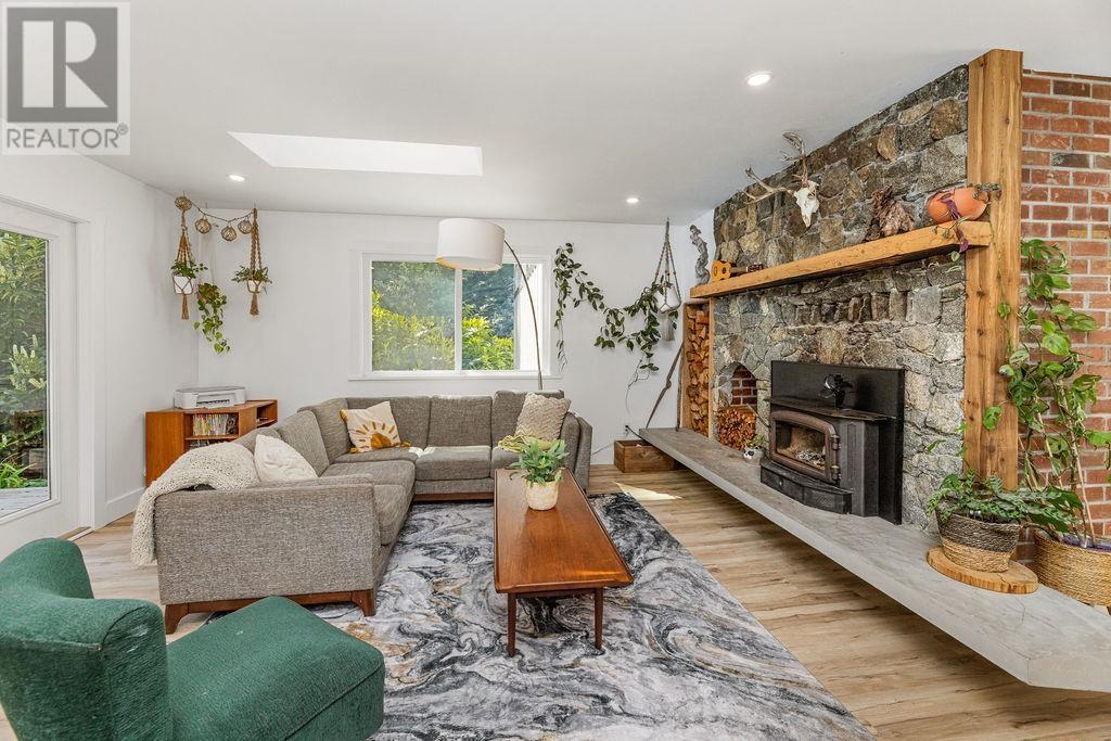 Property at 1544 HENDERSON AVENUE image 4