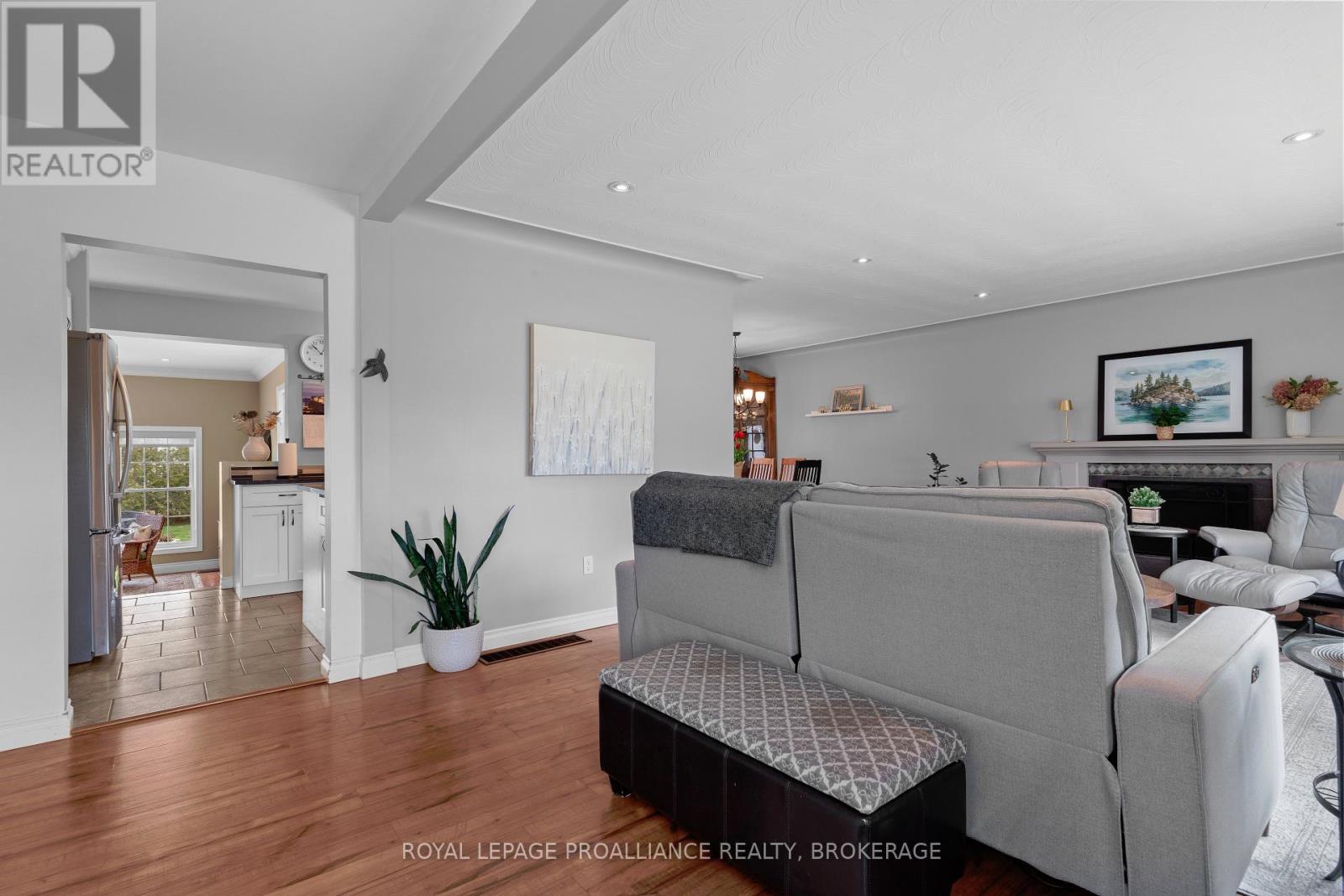 Property at 31 SHERWOOD AVENUE image 4