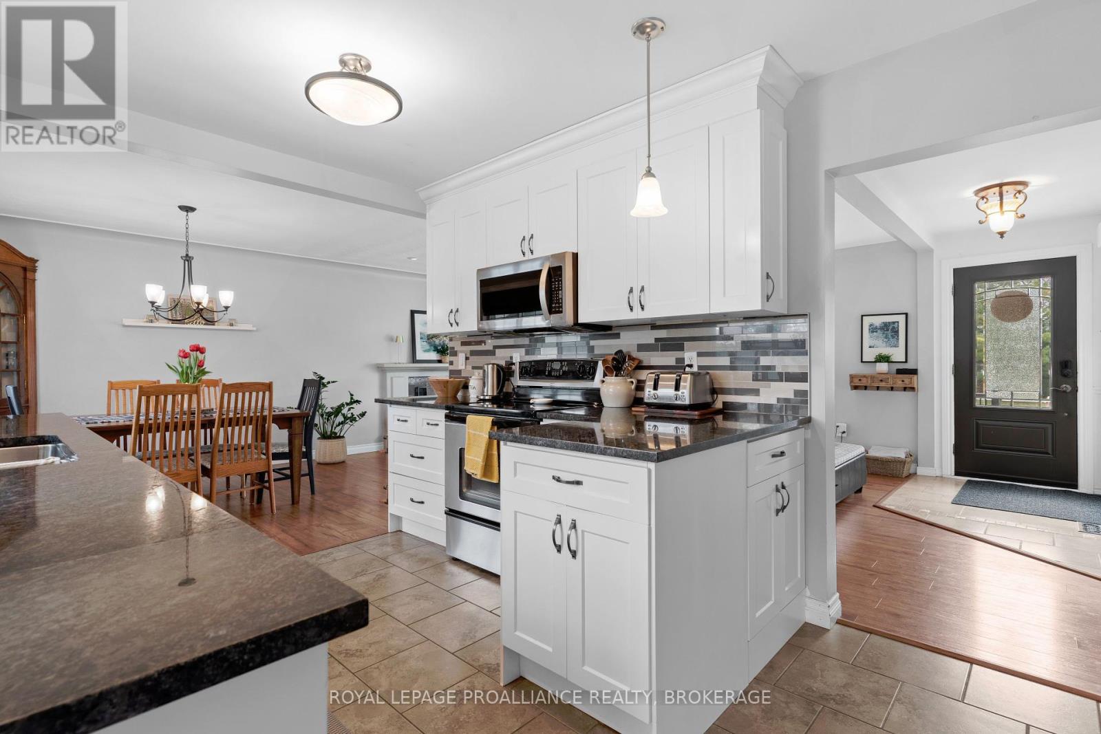 Property at 31 SHERWOOD AVENUE image 5