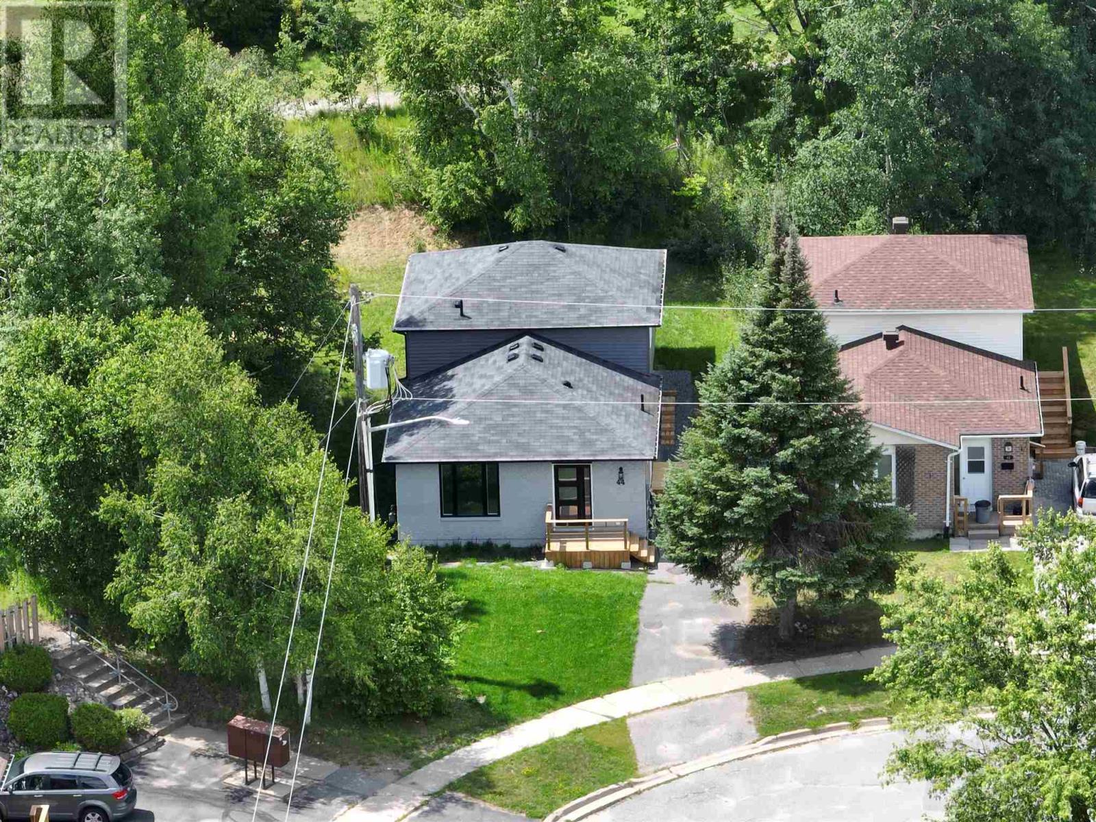 Property at 44 Farrell CRES image 2