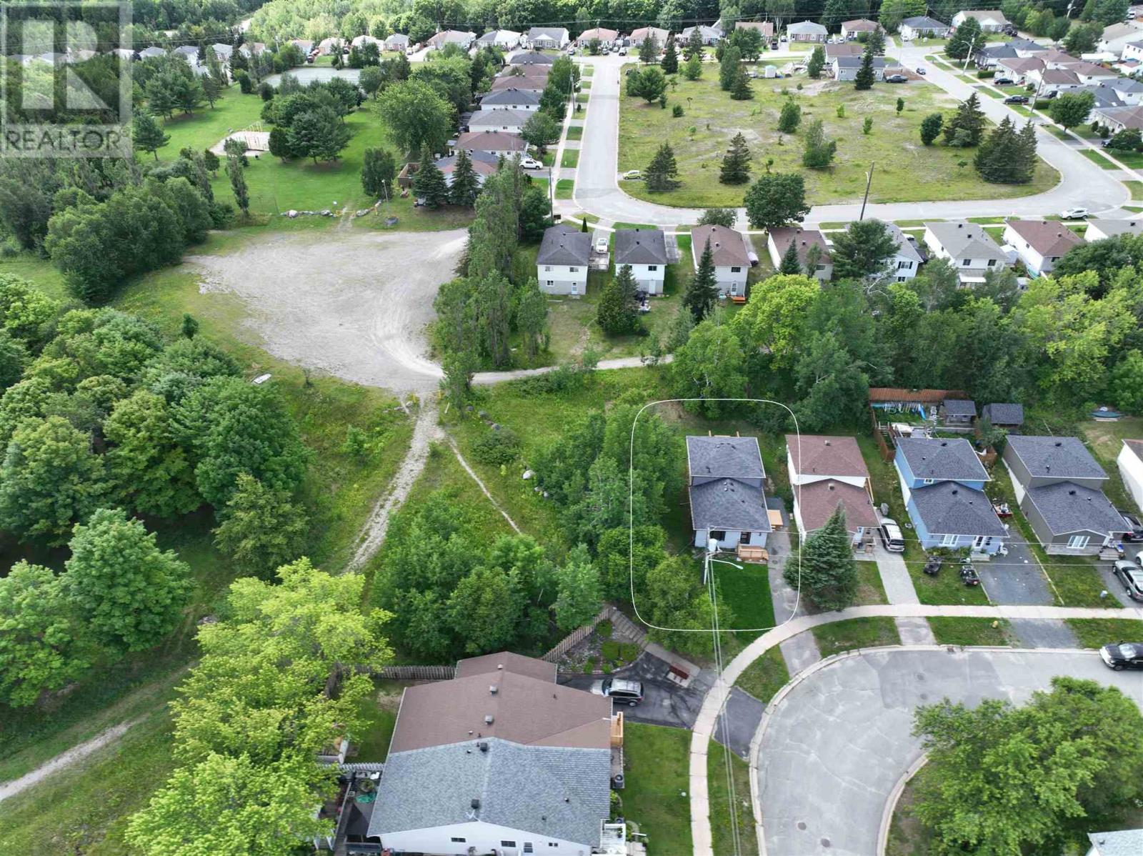Property at 44 Farrell CRES image 3