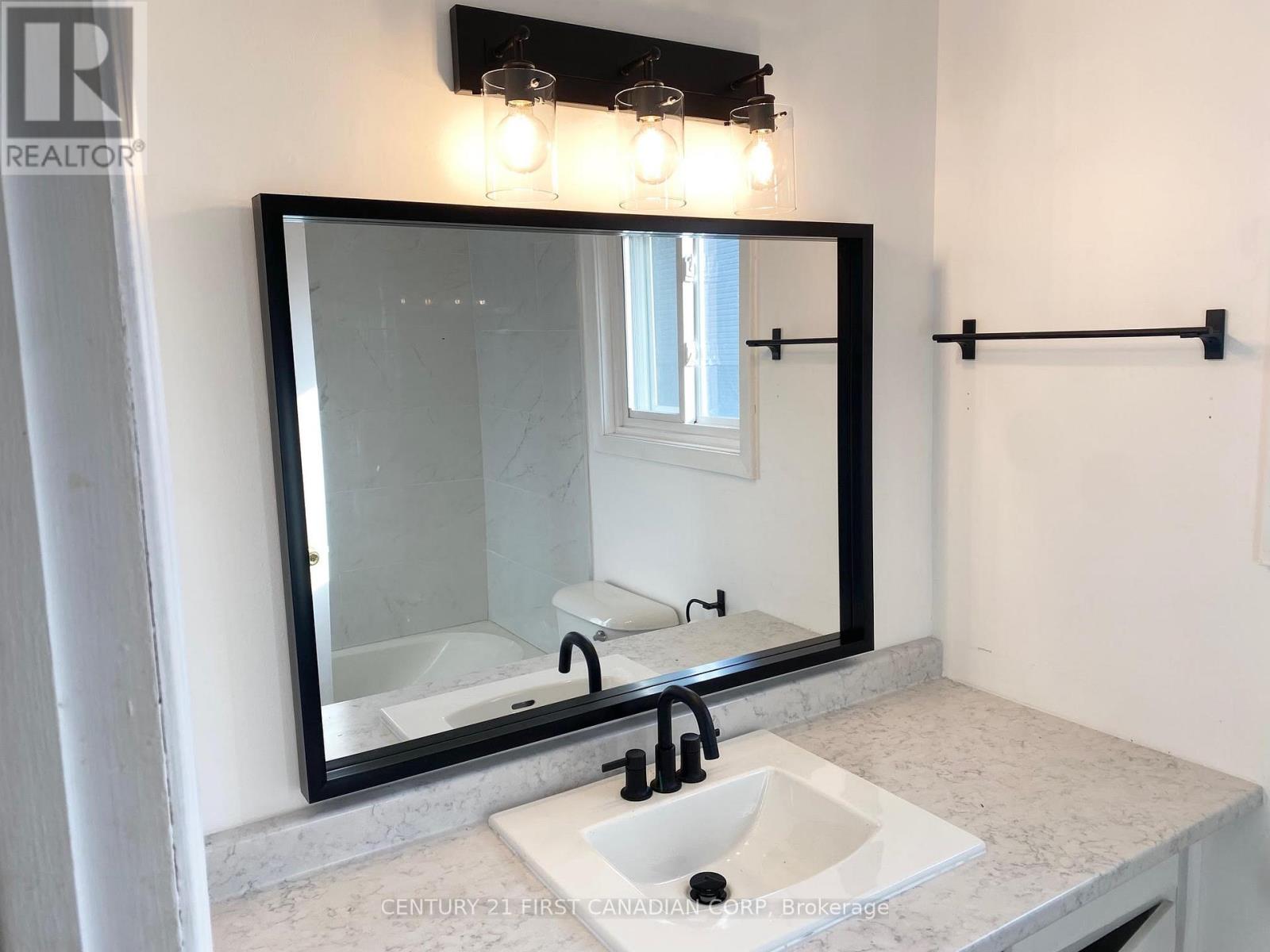 403 Griffith Street, London South, Ontario  N6K 2S3 - Photo 9 - X12131293