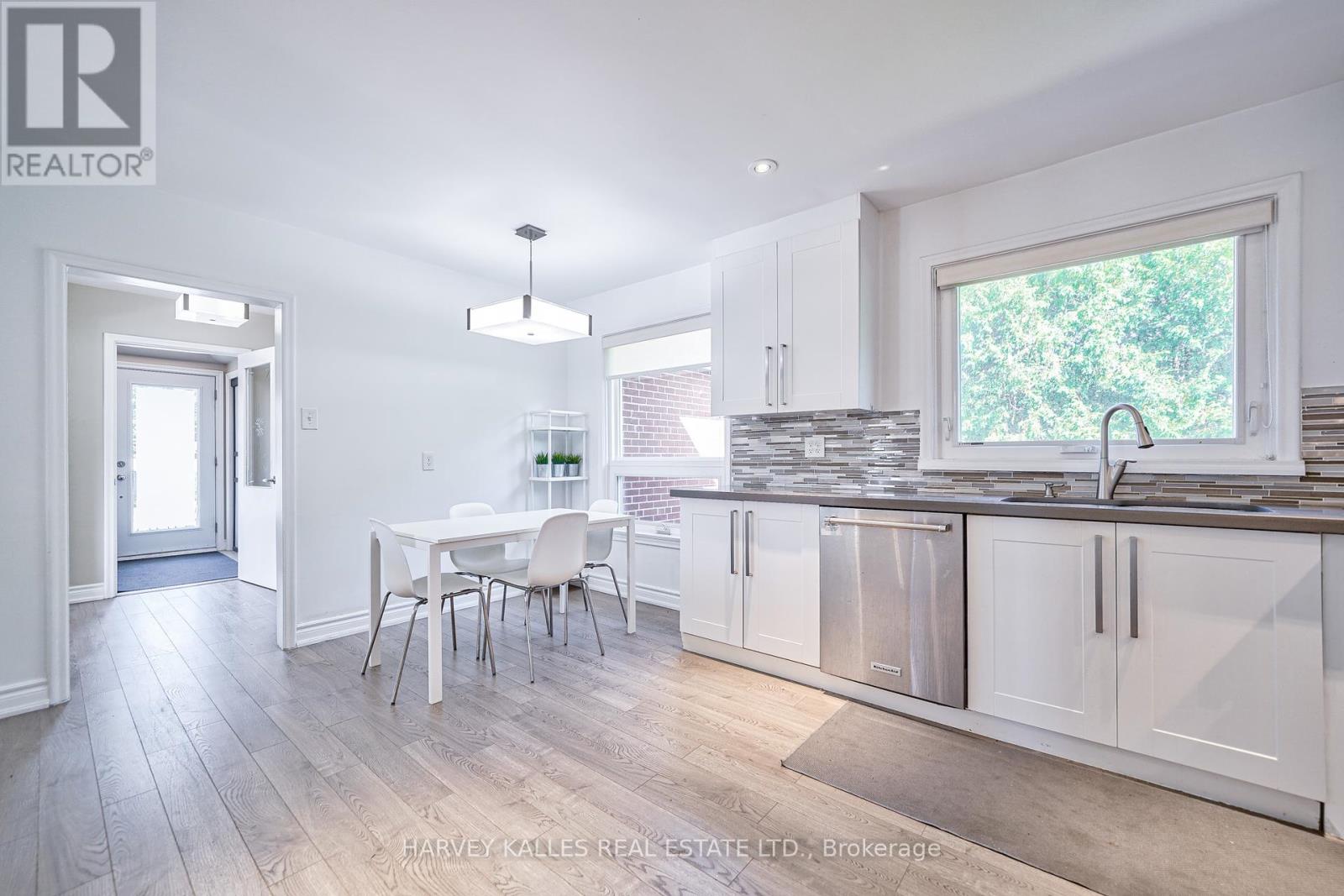 215 Searle Avenue, Toronto, Ontario  M3H 4B6 - Photo 17 - C12131044