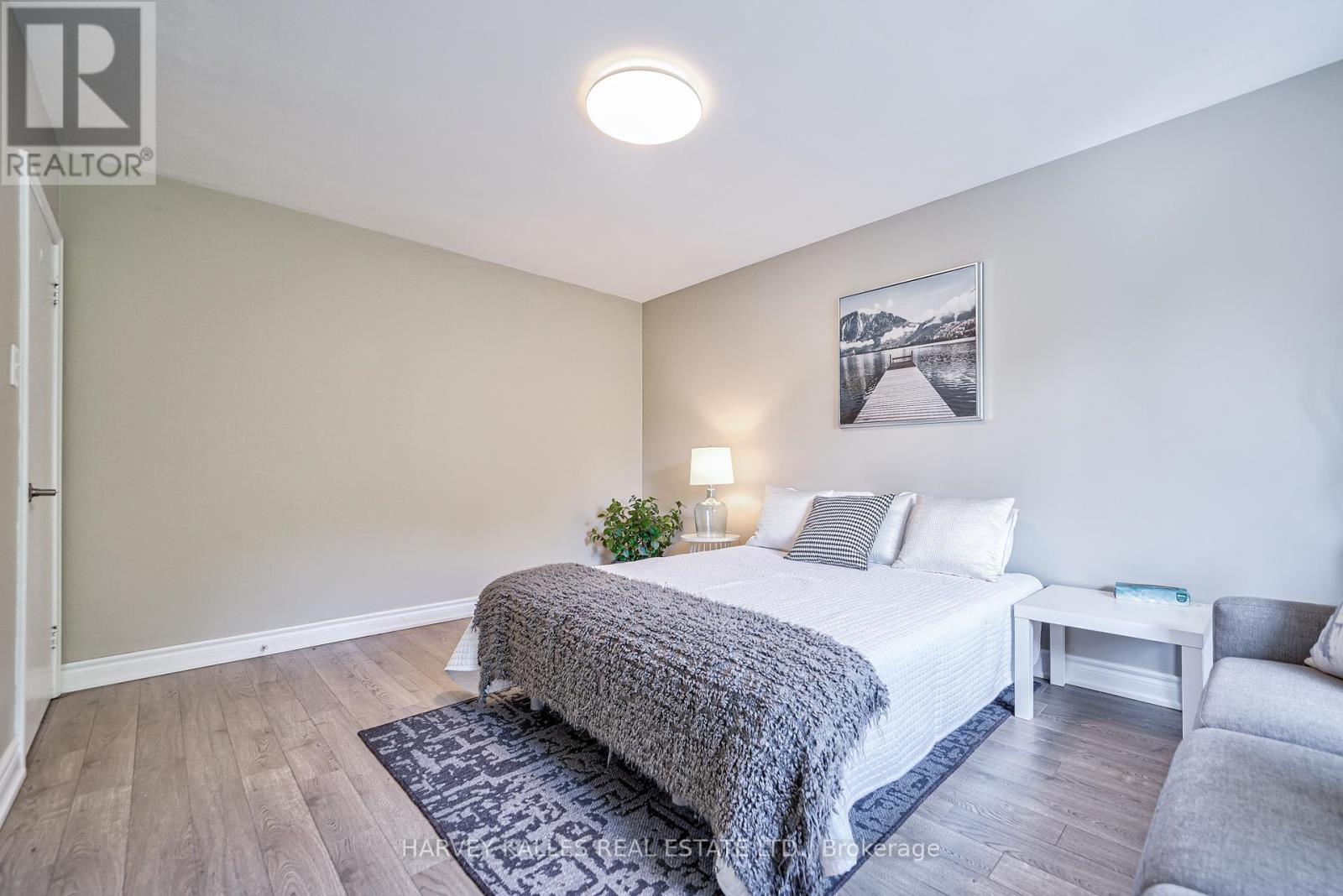 215 Searle Avenue, Toronto, Ontario  M3H 4B6 - Photo 24 - C12131044