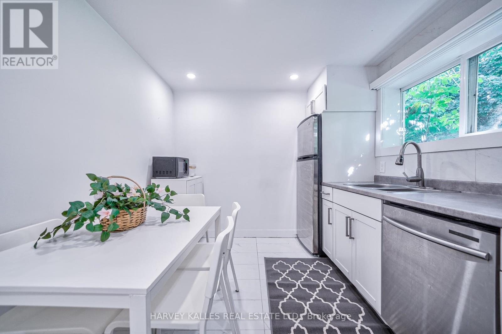 215 Searle Avenue, Toronto, Ontario  M3H 4B6 - Photo 36 - C12131044
