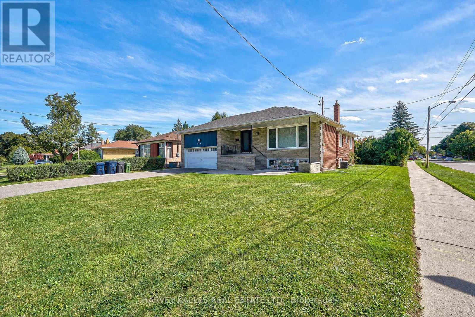215 Searle Avenue, Toronto, Ontario  M3H 4B6 - Photo 4 - C12131044