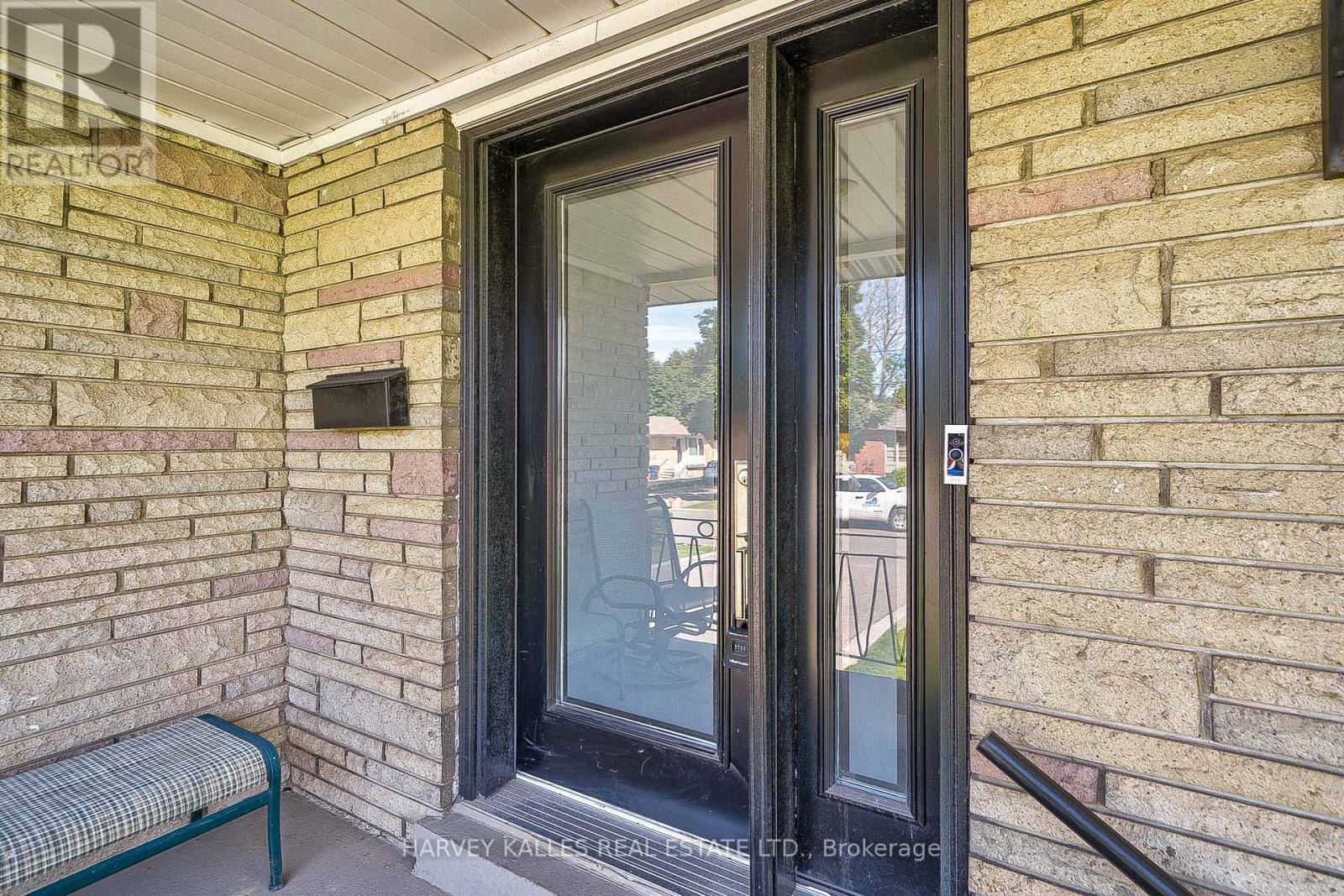 215 Searle Avenue, Toronto, Ontario  M3H 4B6 - Photo 5 - C12131044