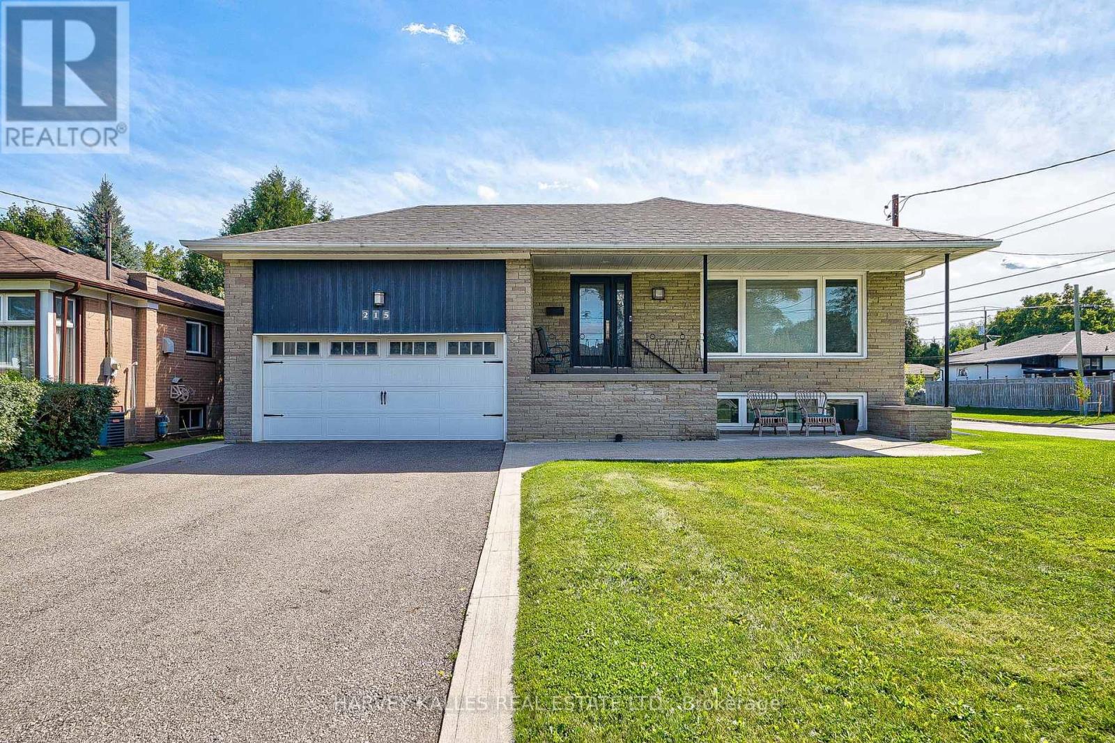 215 SEARLE AVENUE, Toronto, Ontario