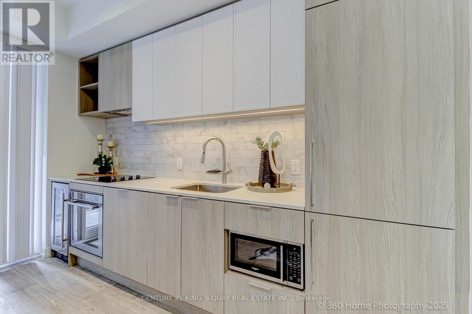 601 - 2020 Bathurst Street, Toronto, Ontario  M5P 0A6 - Photo 3 - C12131063