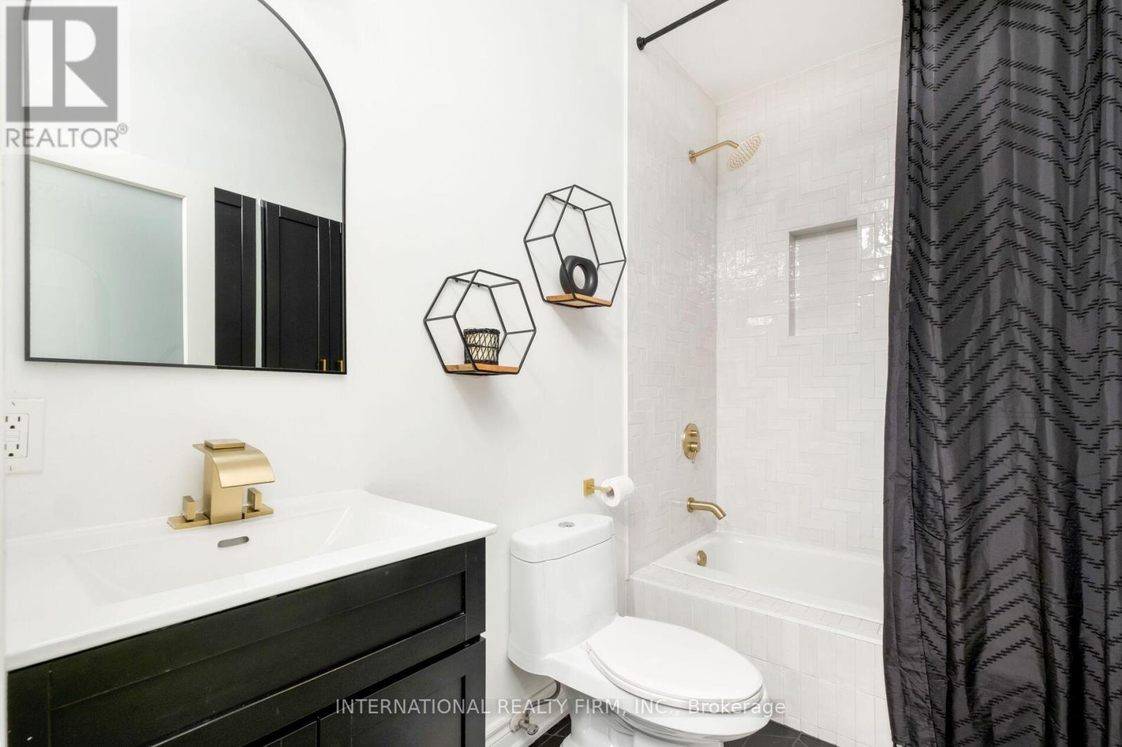 319 Markham Street, Toronto, Ontario  M6G 2K8 - Photo 13 - C12131132