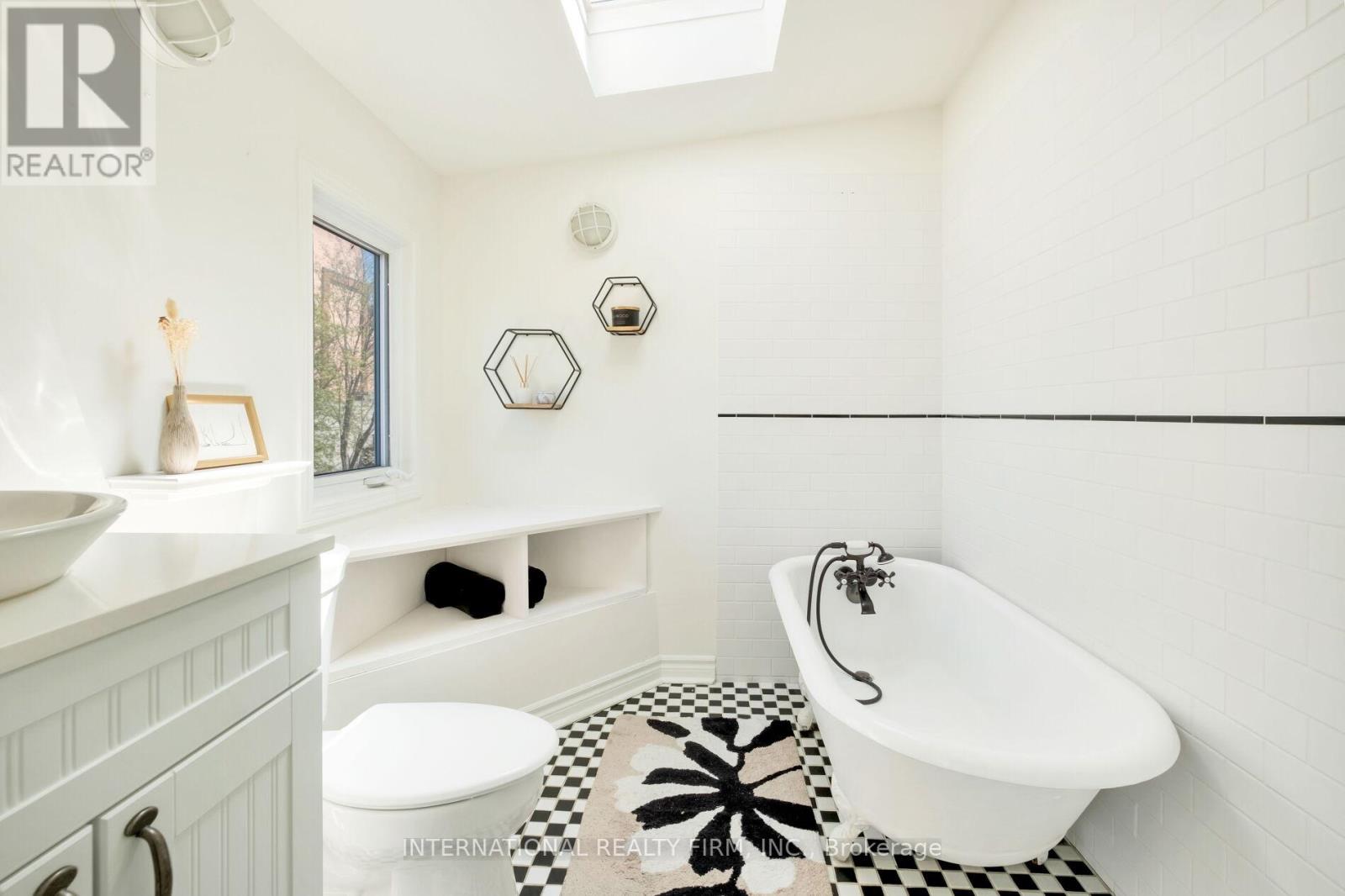 319 Markham Street, Toronto, Ontario  M6G 2K8 - Photo 33 - C12131132