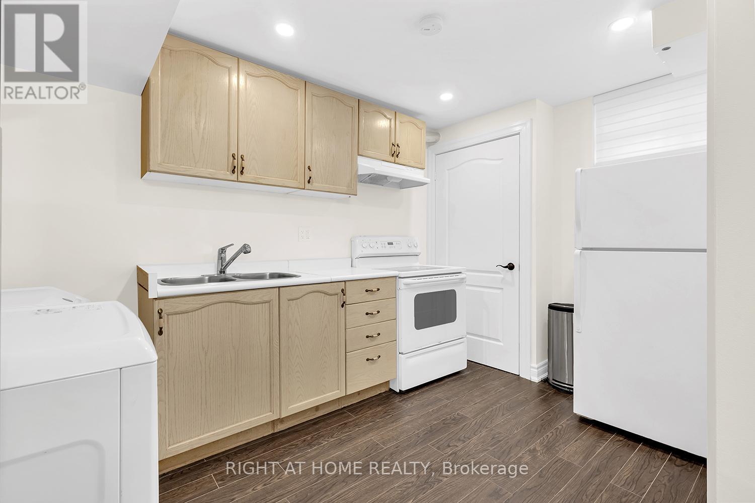 190 Northwood Drive, Toronto, Ontario  M2M 2K4 - Photo 33 - C12131178