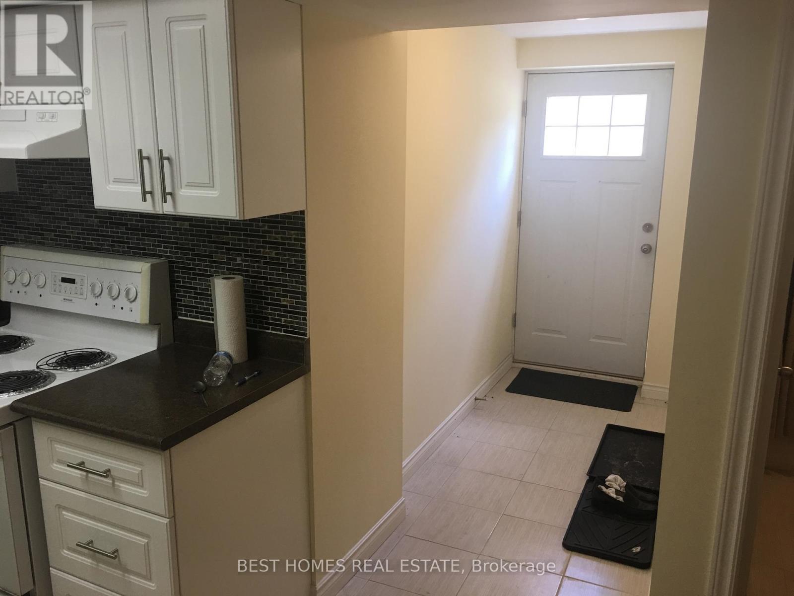 1727 Hadrian Crt Court N, Pickering, Ontario  L1X 2T3 - Photo 3 - E12131064