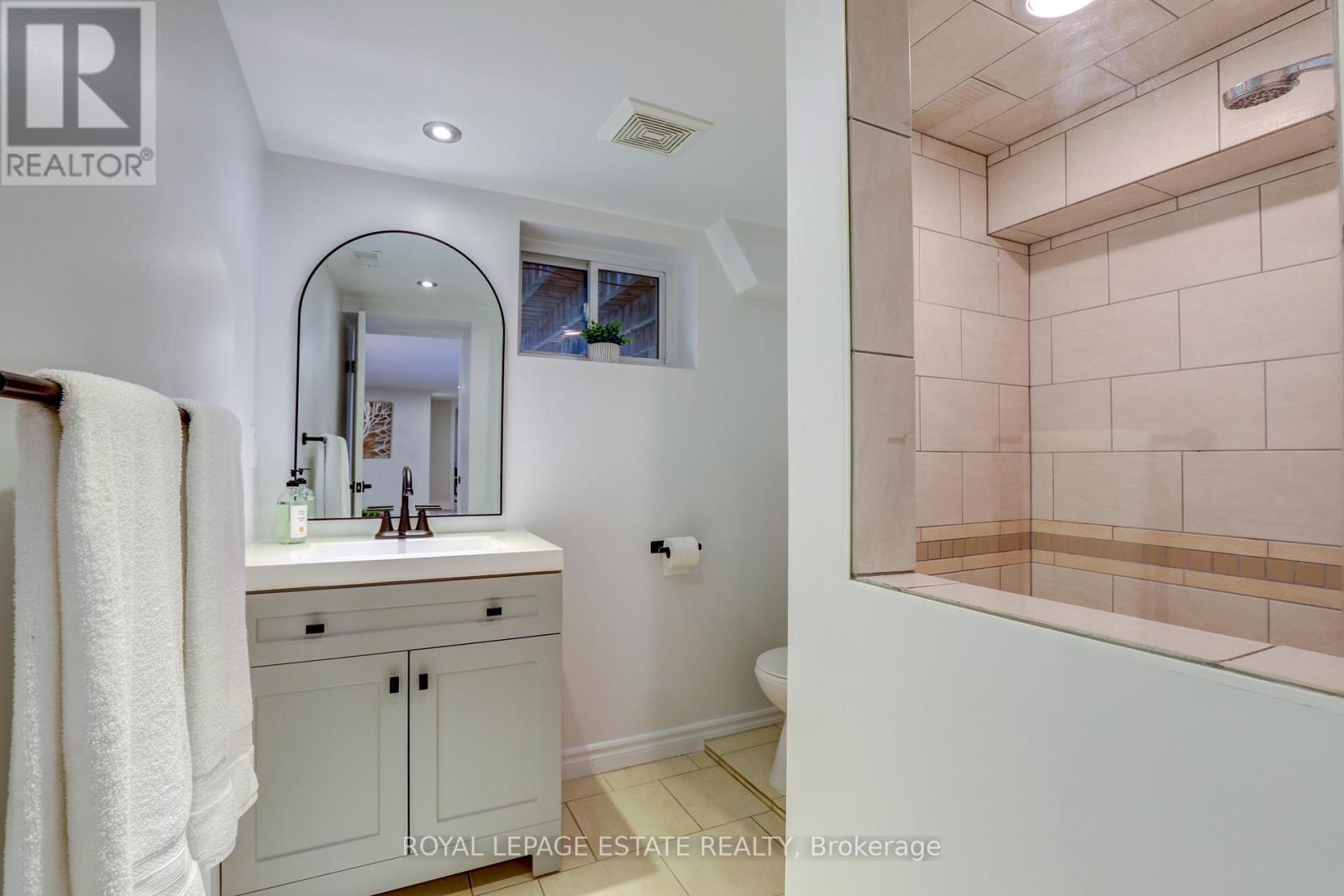 231 Bingham Avenue, Toronto, Ontario  M4E 3R4 - Photo 21 - E12131151