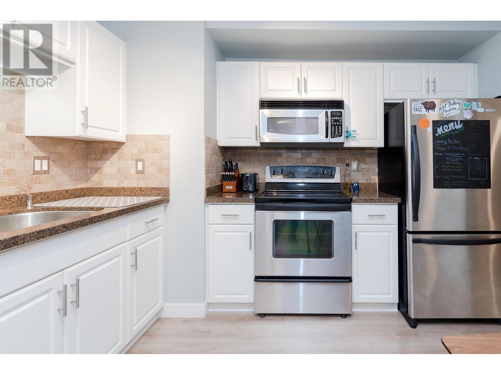 301 7139 18 Avenue, Burnaby, British Columbia  V3N 4Z3 - Photo 9 - R2999705