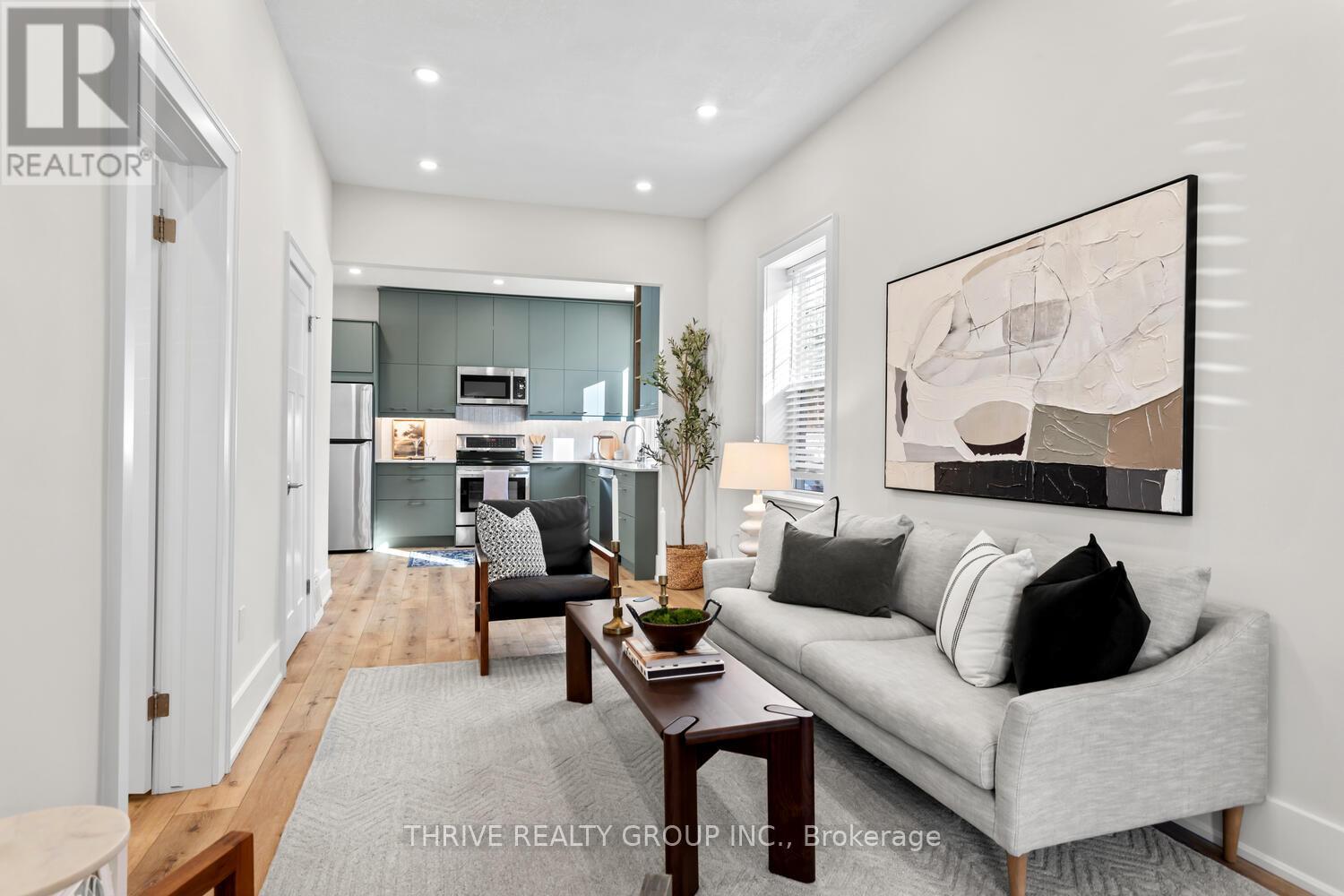 32 Euclid Avenue, London South, Ontario  N6C 1C1 - Photo 8 - X12042691