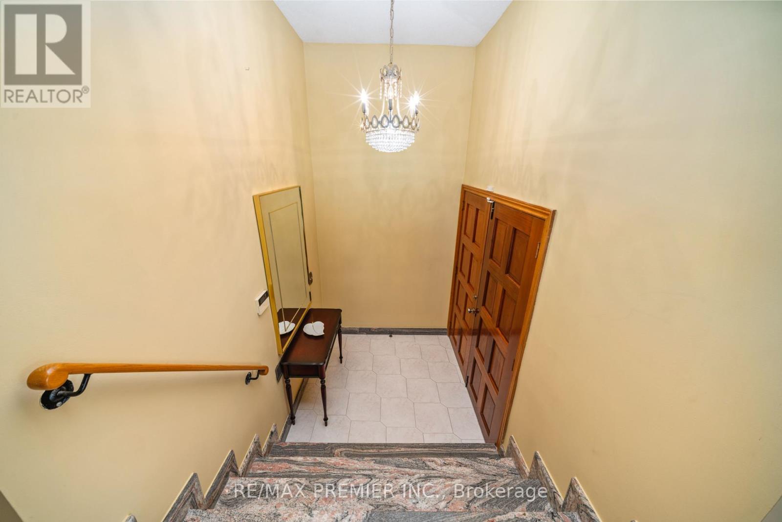 Property at 29 ELLERBY SQUARE N image 3