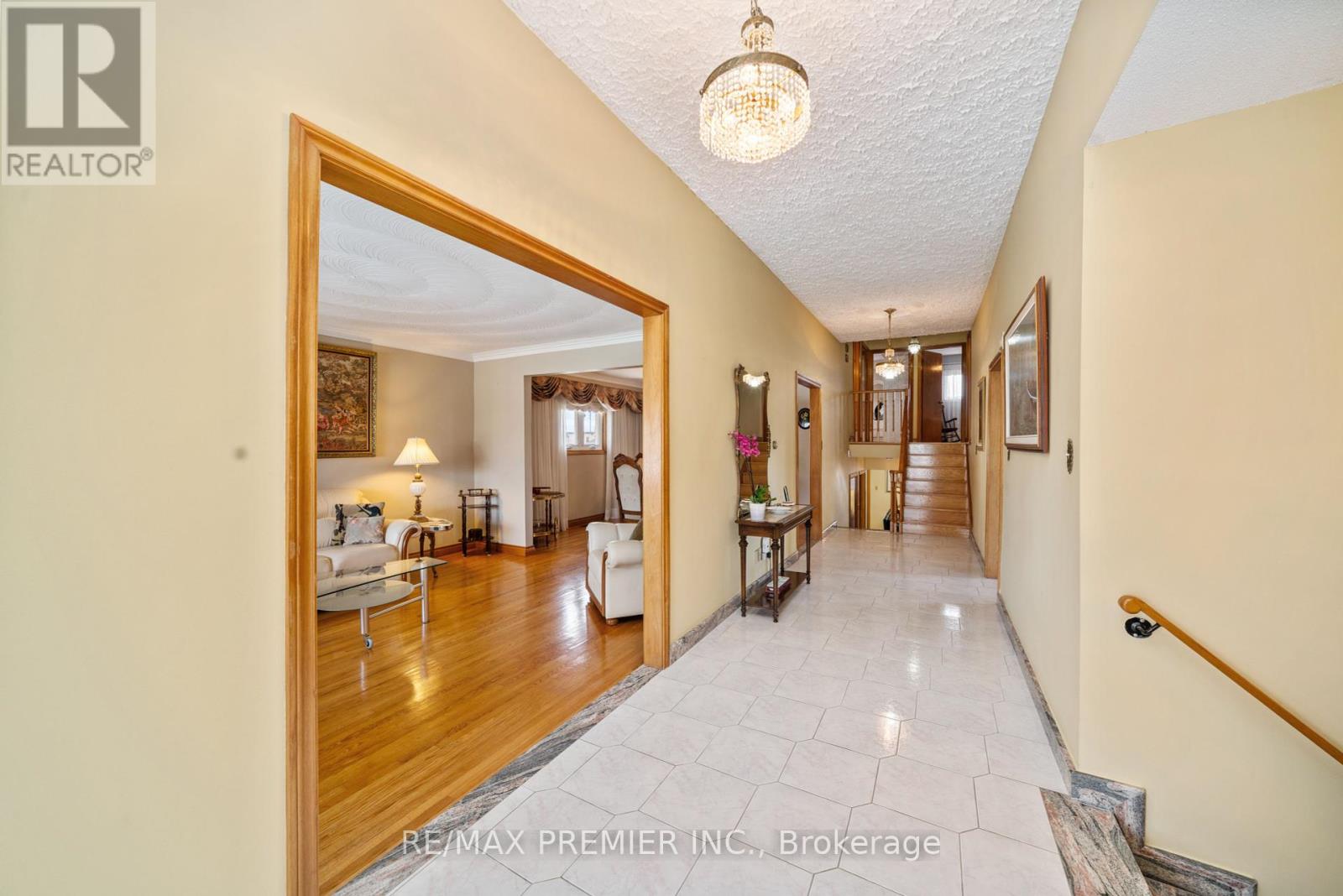 Property at 29 ELLERBY SQUARE N image 4
