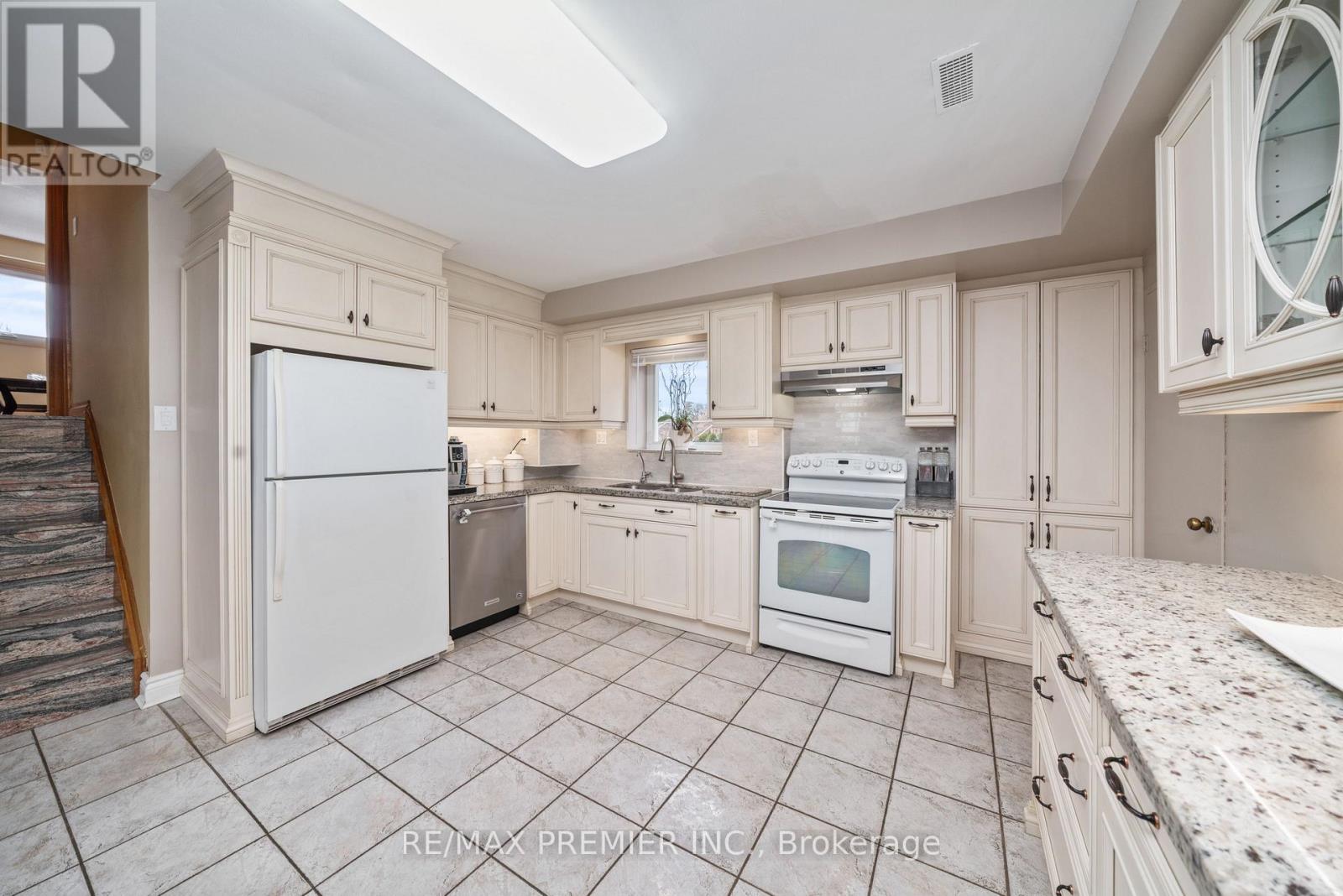 Property at 29 ELLERBY SQUARE N image 5