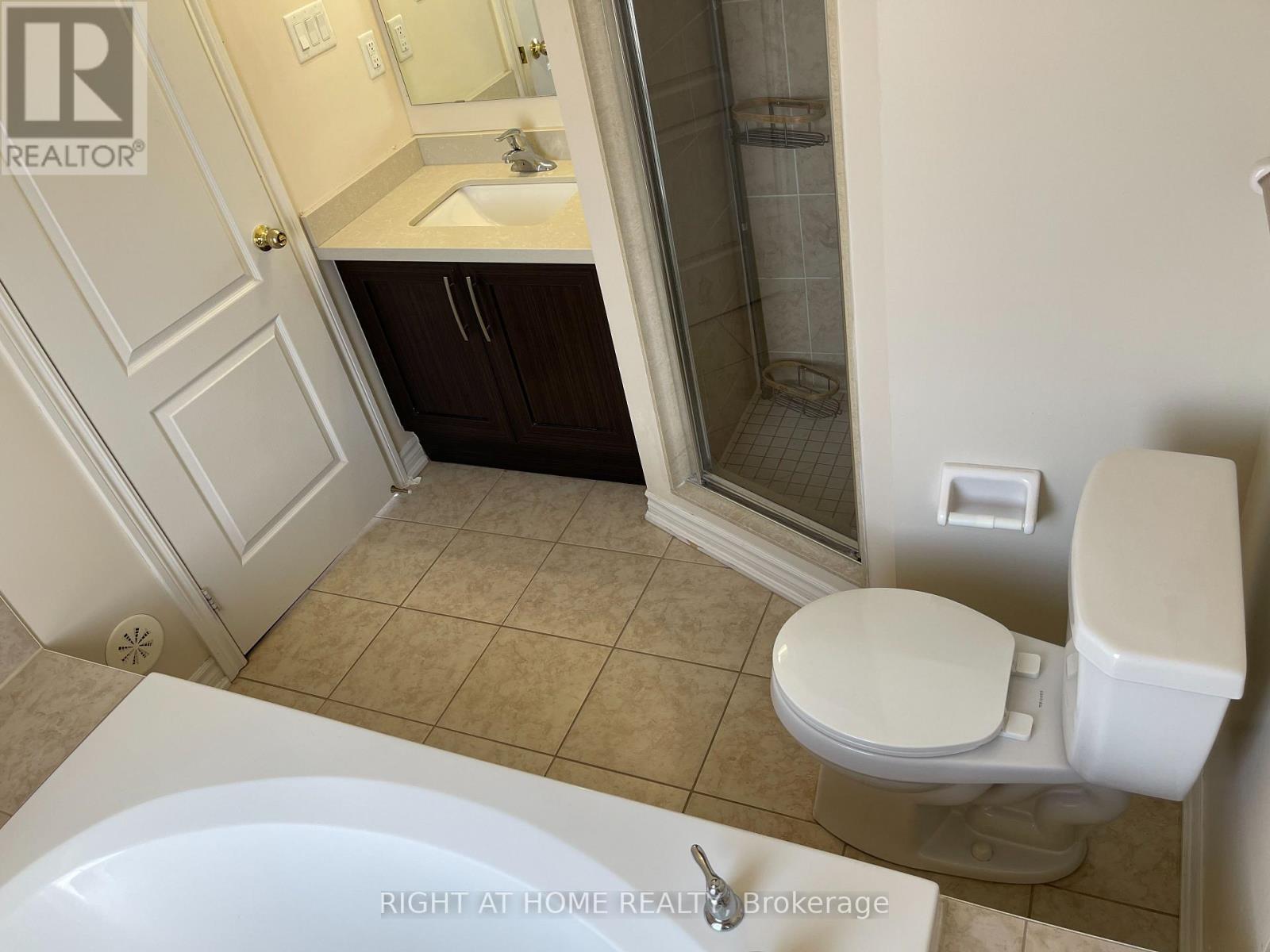 64 Cathedral High Street, Markham, Ontario  L6C 0P3 - Photo 9 - N12131106