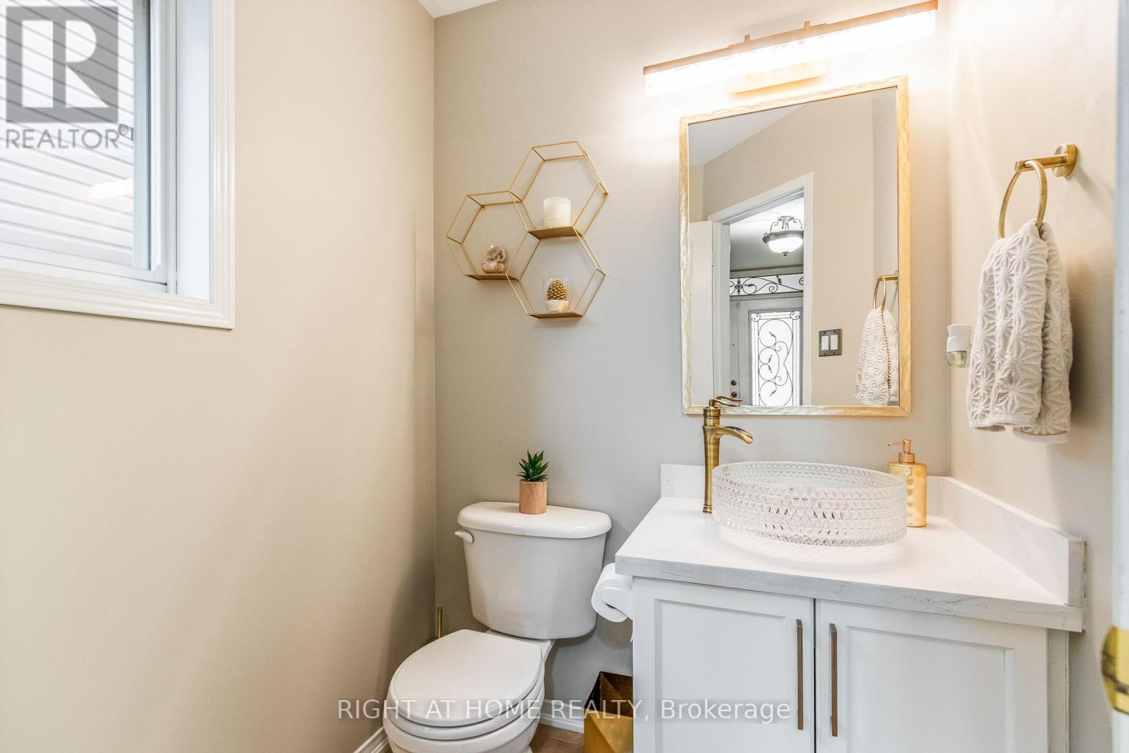 609 Mcbean Avenue, Newmarket, Ontario  L3X 2L5 - Photo 34 - N12131131