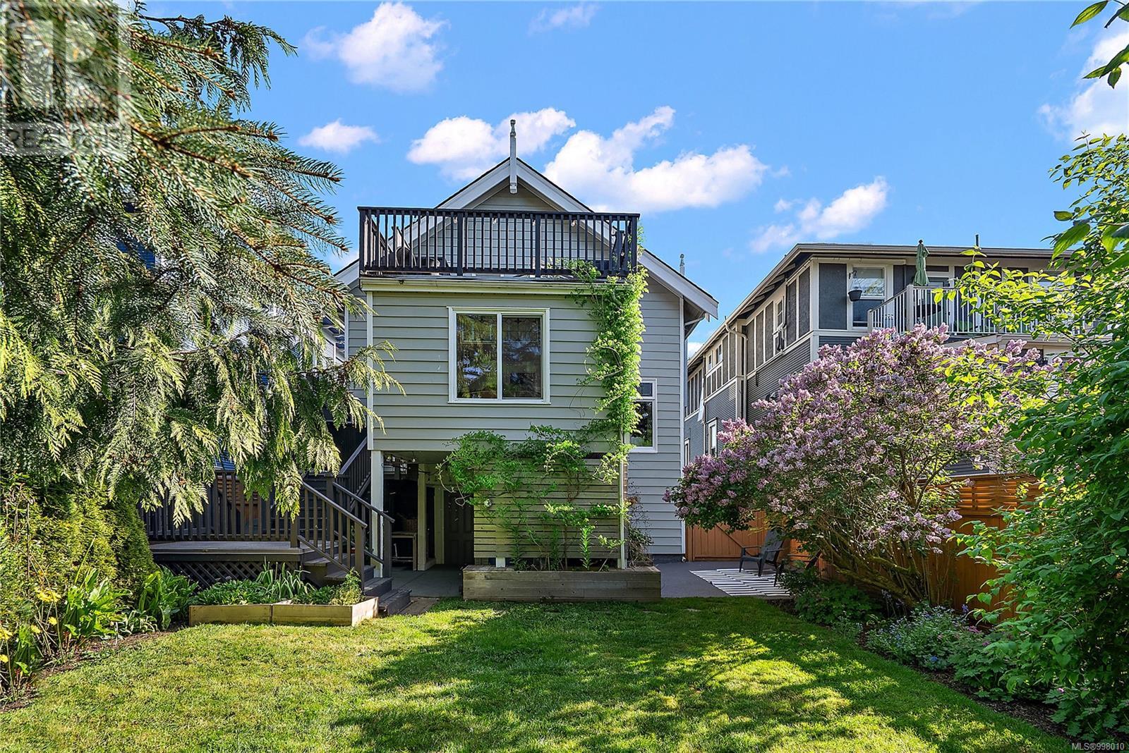 Property at 329 Simcoe St image 2