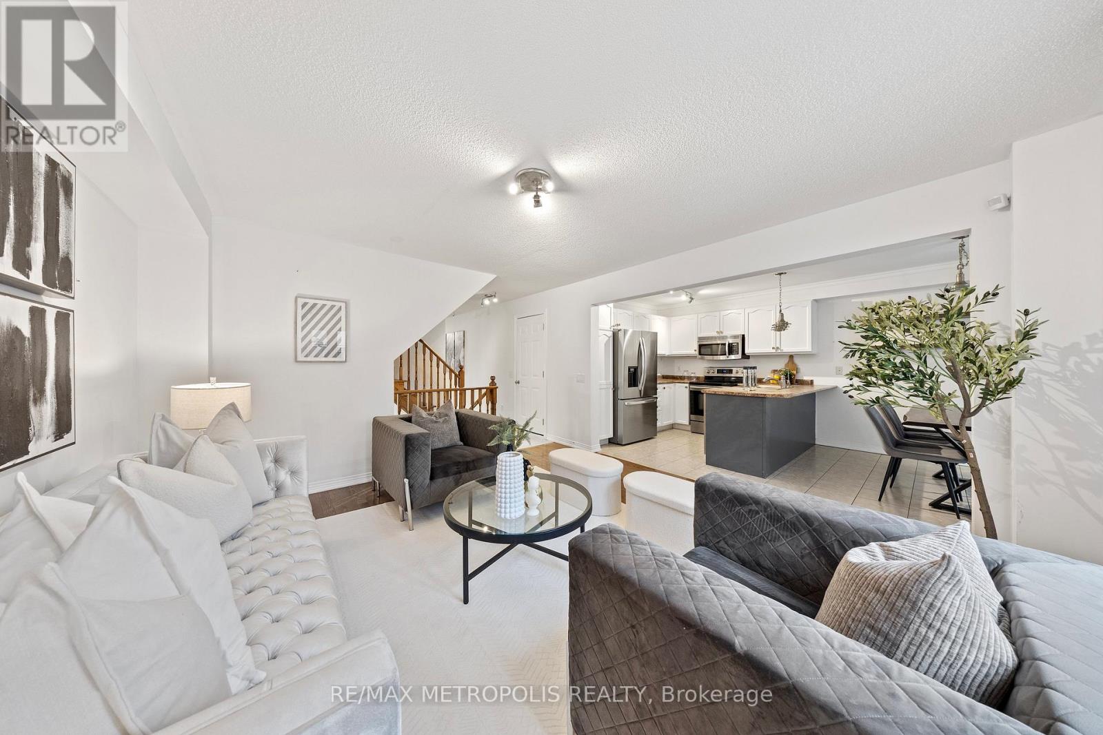 150 Matthew Boyd Crescent, Newmarket, Ontario  L3X 3C6 - Photo 7 - N12131253