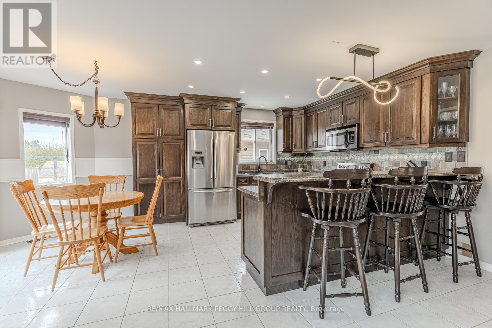 38 Benson Drive, Barrie, Ontario  L4N 7Y1 - Photo 4 - S12131067