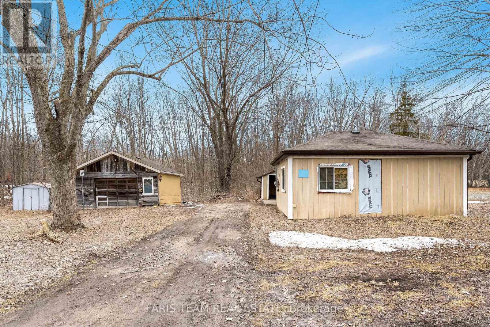 4076 Airport Road, Ramara, Ontario  L3V 0K6 - Photo 2 - S12131227