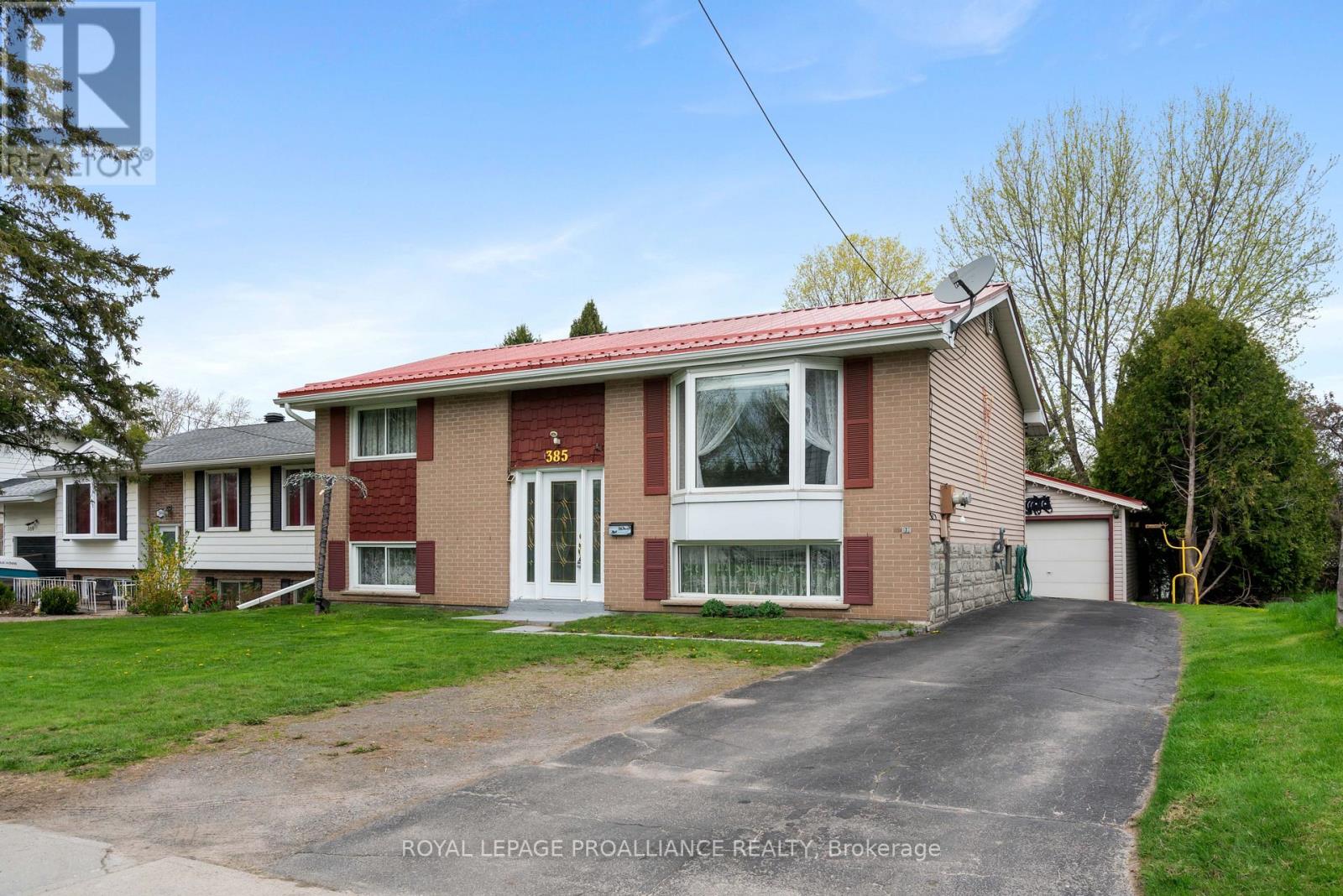 Property at 385 STEWART BOULEVARD image 2